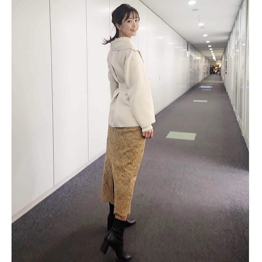 下村彩里さんのインスタグラム写真 - (下村彩里Instagram)「#衣装　x #陽光桜　の成長日記  #コート :#rope #タートルネック :#rope #スカート　:#rope  🌸3月4日:つぼみが膨らむ 2枚目  🌸3月8日:#催花雨　ピンク色に 4枚目  🌸3月12日:花びらが見えてきた！ 6枚目  そして... 🌸今日3月15日:#開花 ！　#8分咲き 8枚目  #桜観察 #成長日記 #小さな感動 #春がきた . . #下村彩里  #報道ステーション#気象情報#テレビ朝日アナウンサー#テレビ朝日#アナウンサー#アナウンサー衣装#春コーデ #anchor#costume#japanesefashion#march」3月15日 20時29分 - sairi.shimomura_ex