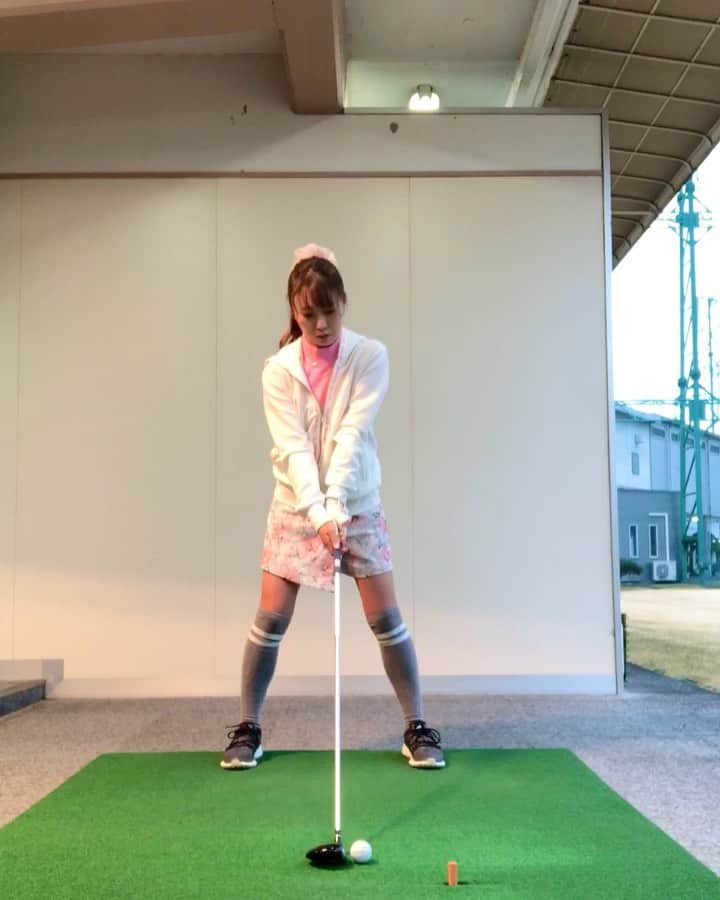萩原菜乃花のインスタグラム：「前から〜！ フェアウェイウッド⛳️ たしか5番だったかな☺️  #練習#打ちっぱなし#打ちっ放し#スイング動画#ゴルフスイング#フェアウェイウッド#ゴルフ#ゴルフ女子#ゴルフ男子#ゴルフコーデ#ゴルフウェア#スポーツ#スポーツ女子#golf#golfgirl#instagolf#golffashion#golfswing#golfstagram#골프#高尔夫」