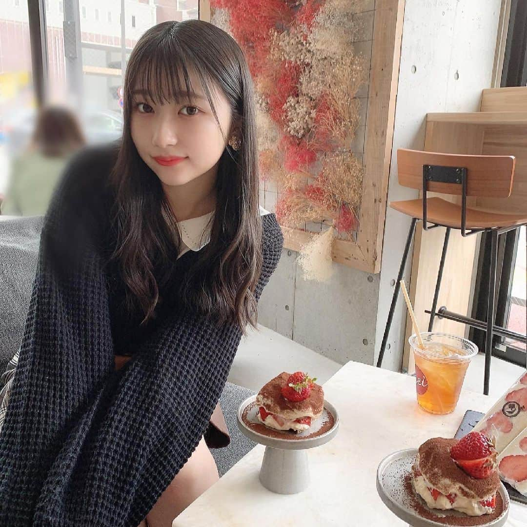 伊藤優絵瑠のインスタグラム：「最高に美味しすぎた🍓🍫 秒で食べ終わったよ… ・ ・ #福岡カフェ #fukuokacafe  #イチゴサンド #ティラミス」