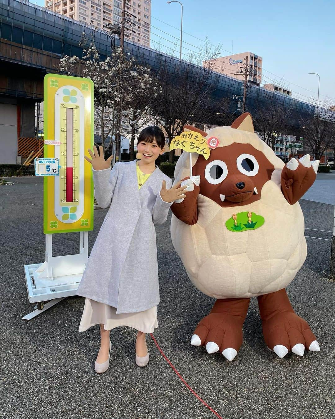 南雲穂波さんのインスタグラム写真 - (南雲穂波Instagram)「2週間ぶりのお天気🌞 少しフレッシュな気分⁈で臨めました🌸 ・ ただいまウルフィ〜！ありがとう♩ 修作さん改めてよろしくお願いします！！😆 ・ #ドデスカ！#山田修作 #気象予報士 #ウルフィ #ウルフィ天気 #2021年 #丑年 #ド天気 #メーテレ #アナウンサー #メーテレアナウンサー #名古屋テレビ #名古屋 #nagoya #南雲穂波」3月15日 21時02分 - honami_nagumo_nbn