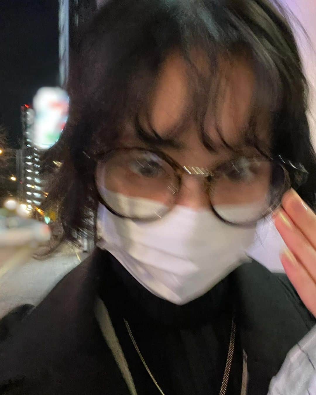 のインスタグラム：「私の心はここにある！前田こころですʚ♡ɞ ・ ・ 明後日3月17日発売の「SCawaii!」さん5月号の撮影帰りの写真‪‪❤︎‬ブレ気味だけど😂 ・ 髪の毛可愛くしていただいたので、嬉しくて写真撮っちゃいました〜☺️🤍 ・ ご予約受付中なので、チェックよろしくお願いします！！ ・ ・ 今夜26:50〜27:20放送🌛 テレビ東京さん「プレミアMelodiX!」にBEYOOOOONDSが出演させていただきます‪‪❤︎‬ ・ ぜひご覧下さい〜︎︎☺︎ ・ ・ #BEYOOOOONDS #前田こころ」