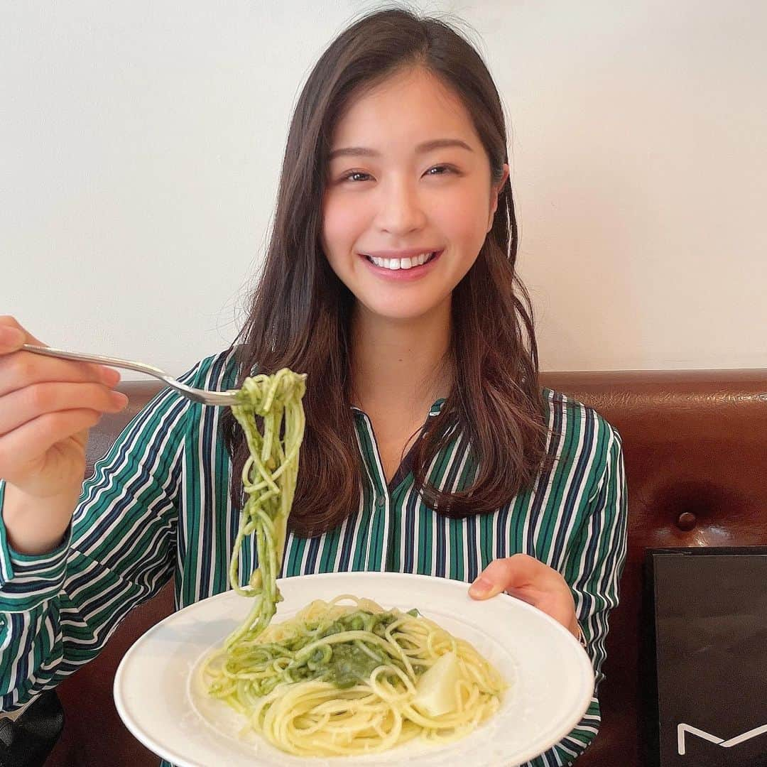 米山珠央さんのインスタグラム写真 - (米山珠央Instagram)「. みどりの服着てみどりのパスタ食べた日🍝🌱 2枚目舌ぺろりの決定的瞬間🤣 おしゃれでとても美味しかったです！ . 📍 #viabrianza @via_brianza  . . #麻布十番ランチ #イタリアン #パスタランチ」3月15日 21時20分 - tamao_17no1