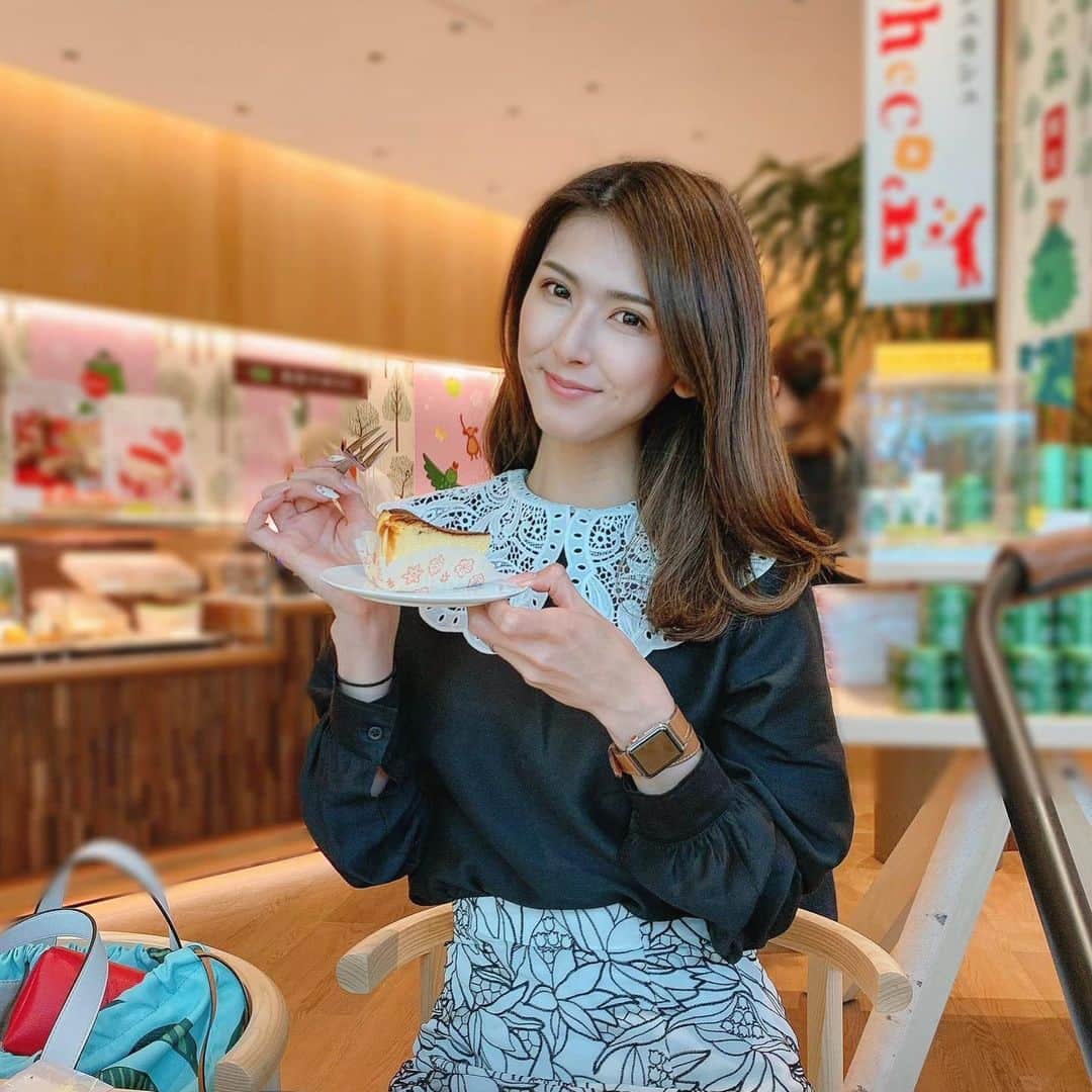 井上麻衣さんのインスタグラム写真 - (井上麻衣Instagram)「行きたかった#マールブランシュロマンの森 へ💕  食べるの必死でロケーションとか撮ってないけど、、、 ロマンの森限定のチーズケーキが とっても美味しかった❣️これも撮ってません笑。。  . . . . #kyoto#cafe#cake#bread  #京都#京都ドライブ#マールブランシュ  #ケーキ#チーズケーキ#パン#クロワッサン #京都カフェ #カフェ#ドライブ#ロマンの森」3月15日 21時29分 - mai_inoue