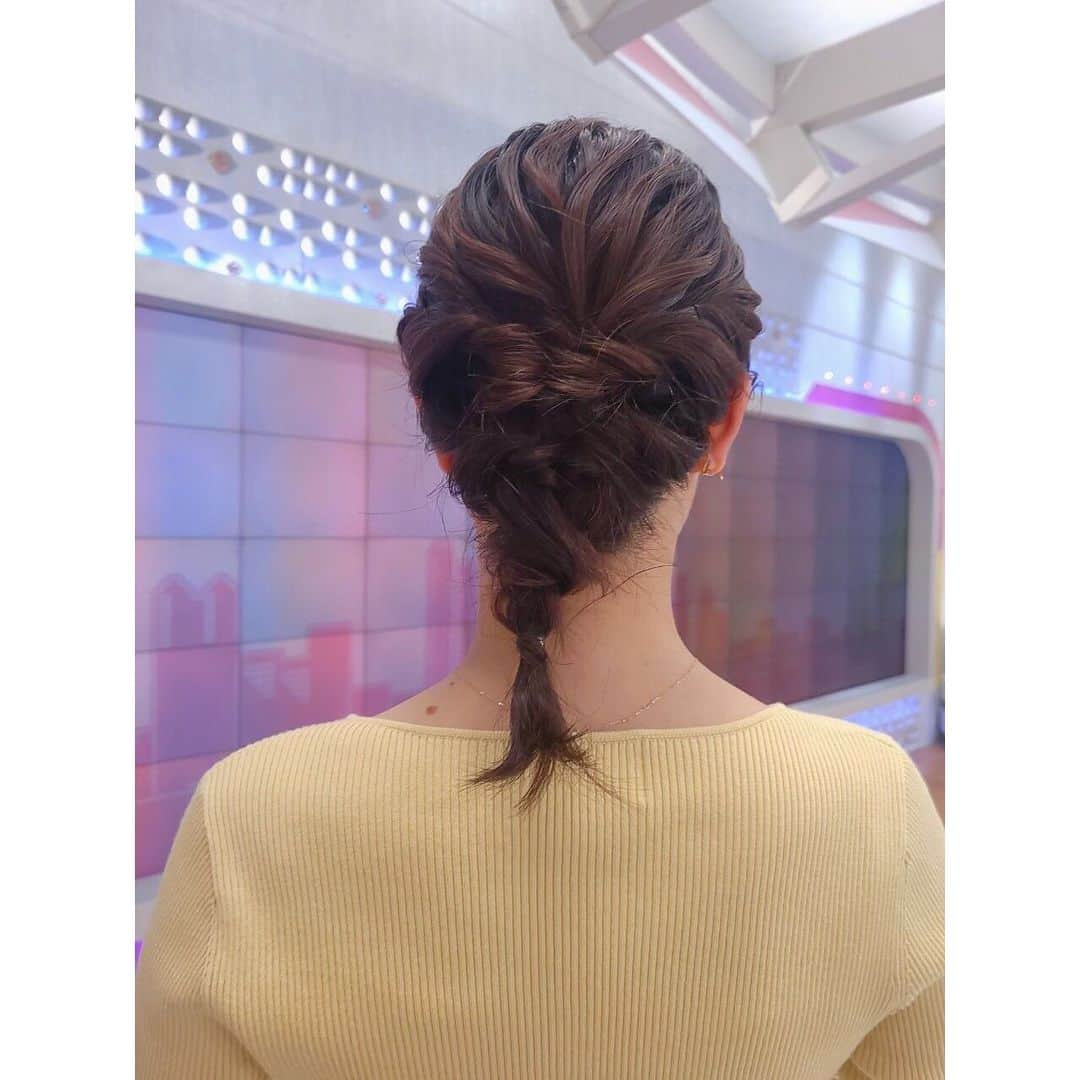 林美沙希さんのインスタグラム写真 - (林美沙希Instagram)「. またまた エビヘアーでした！ 後ろはとっても複雑に。 いつも素敵な髪型にして頂いて 本当に感謝です☺︎  #jチャン #林美沙希 #衣装 #ropepicnic  #rope  #diana  #ete #🍤」3月15日 21時24分 - misaki0hayashi