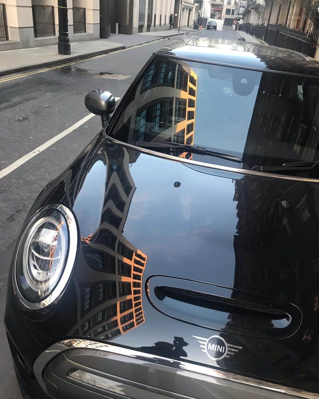 Paul Smithさんのインスタグラム写真 - (Paul SmithInstagram)「A BIG @MINI announcement coming soon. Follow my grown up account @paulsmithdesign to find out more later this week. #takenbyPaul」3月15日 22時02分 - paulsmith