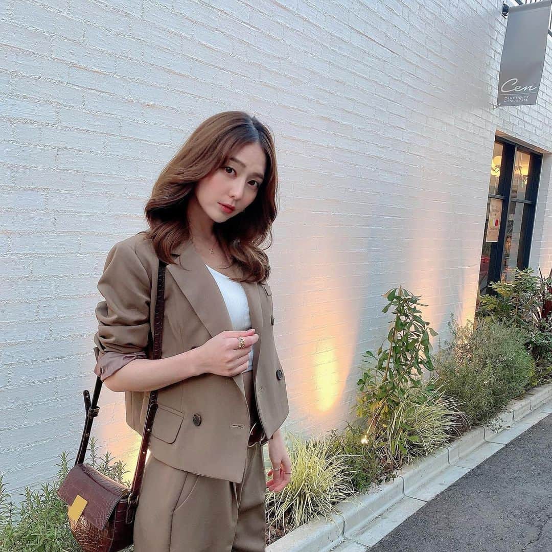 堀尾実咲のインスタグラム：「𝕔𝕖𝕟 𝕔𝕒𝕗𝕖☕️  #cendiversityhotelandcafe #hotelcen #cencafe #corea #coreacafe #cafe #cafestagram #tokyo #shinokubo #shinjuku #shinokubocafe #韓国 #韓国ファッション #韓国ヘア #韓国カフェ #新大久保 #新大久保グルメ #新大久保カフェ #新大久保スイーツ #カフェ #映えカフェ #カフェ巡り #カフェスタグラム #カフェ部 #dholic #ディーホリック #dholicコーデ #セットアップ #darich #gyda」