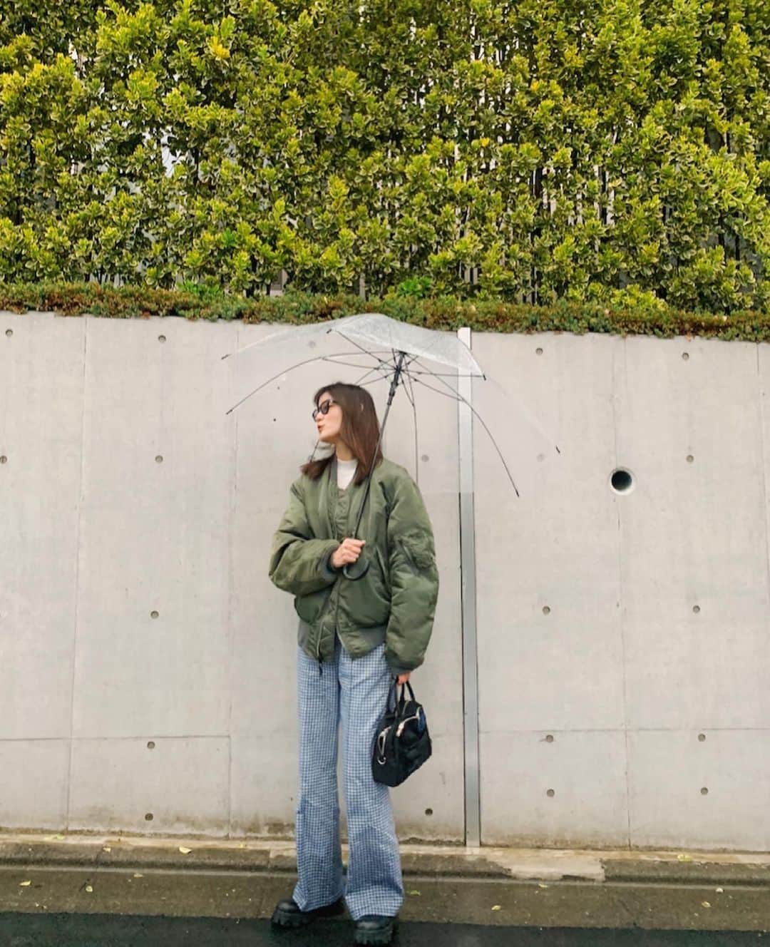 花山瑞貴さんのインスタグラム写真 - (花山瑞貴Instagram)「いつかの雨の日コーデ☂️ 傘デカめなの持っても左肩びしょびしょ、これあるある？ 服タグつけるね🏷」3月15日 22時36分 - mi_smile25