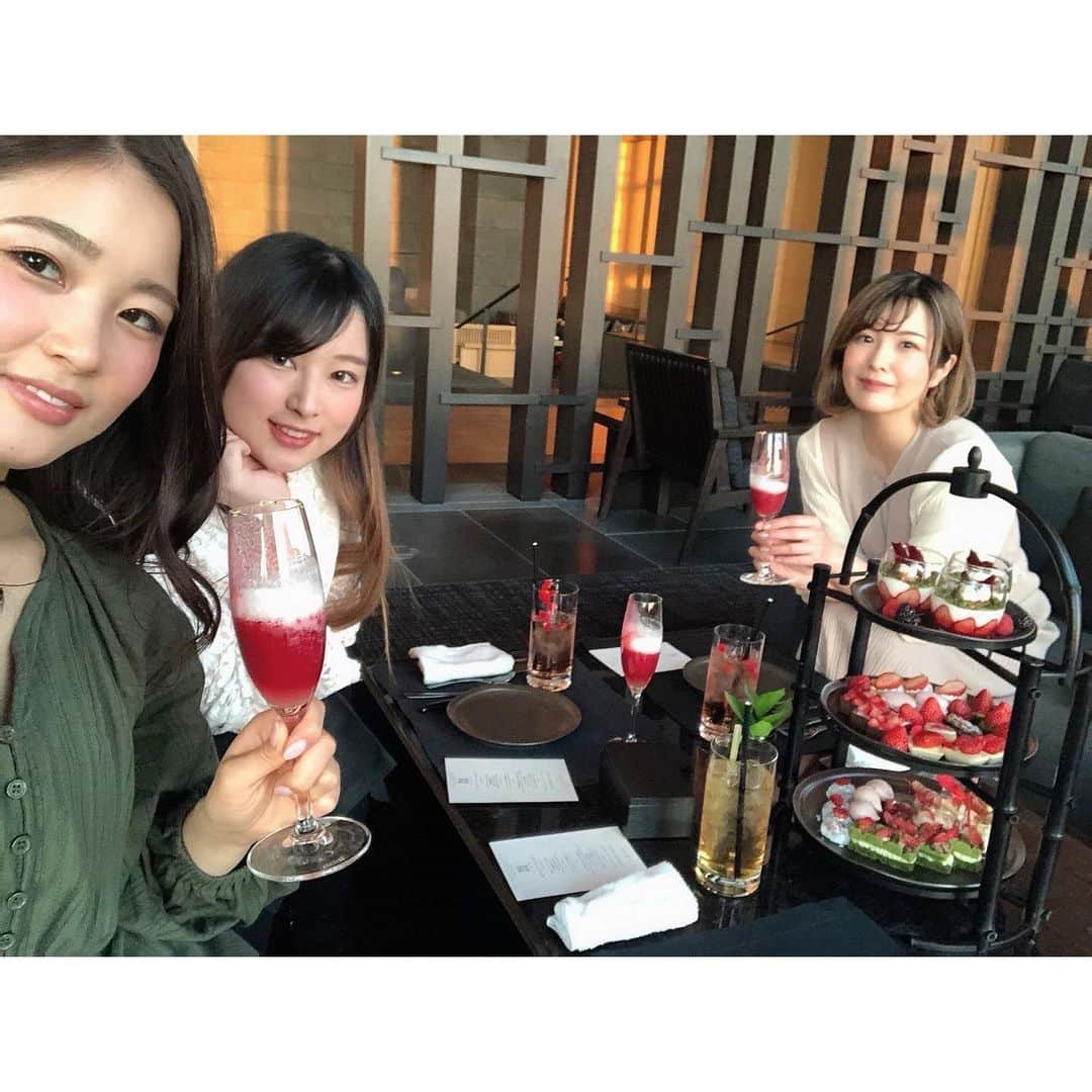 福咲れんのインスタグラム：「アマン東京でアフタヌーンティー🥳  イチゴだらけ🍓🍓  #アマン東京  #アマン東京アフタヌーンティー  #アフタヌーンティー」