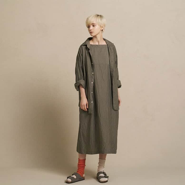 wonder_mountain_irieさんのインスタグラム写真 - (wonder_mountain_irieInstagram)「[ WOMAN'S ] ts(s) / ティーエスエス  "Yoke Sleeve Dress - Pin Stripe Cotton*Silk Micro Faille Cloth"  ￥46,200- _ 〈online store / @digital_mountain〉 https://www.digital-mountain.net/shopdetail/000000012990/ _ 【オンラインストア#DigitalMountain へのご注文】 *24時間注文受付 * 1万円以上ご購入で送料無料 tel：084-973-8204 _ We can send your order overseas. Accepted payment method is by PayPal or credit card only. (AMEX is not accepted)  Ordering procedure details can be found here. >> http://www.digital-mountain.net/smartphone/page9.html _ #ts_s #ティーエスエス #21ss _ 本店：#WonderMountain @wonder_mountain_irie  広島県福山市笠岡町4-18  JR 「#福山駅」より徒歩10分 _ 系列店: #HACbyWONDERMOUNTAIN _ #ワンダーマウンテン #japan #hiroshima #福山 #福山市 #尾道 #倉敷 #鞆の浦 近く」3月15日 23時33分 - wonder_mountain_