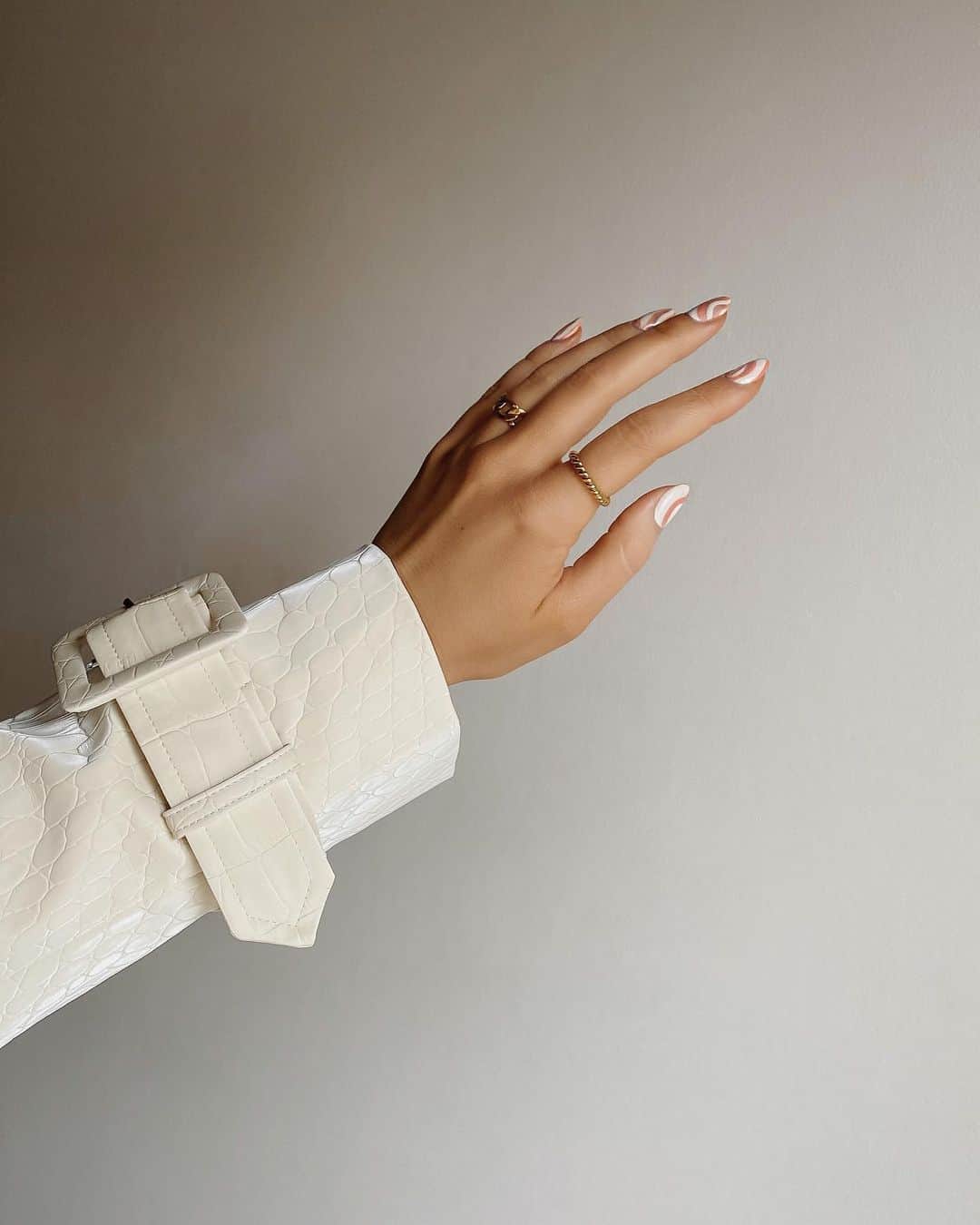 Anna Nyströmのインスタグラム：「Spring nails 🧡」