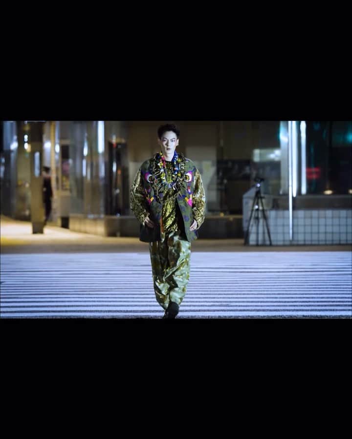 岩崎拓馬のインスタグラム：「👺👺👺👺 . . SHIBUYA FASHION WEEK SHIBUYA RUNWAY  “KANSAI YAMAMOTO”  素晴らしい夜を 皆さんと過ごせたことが 夢のような時間でした  ありがとうございます♪  Full video：youtu.be/Vv7o22Sk8bk . . #SFW2021 #ShibuyaRunway #KansaiYamamoto」