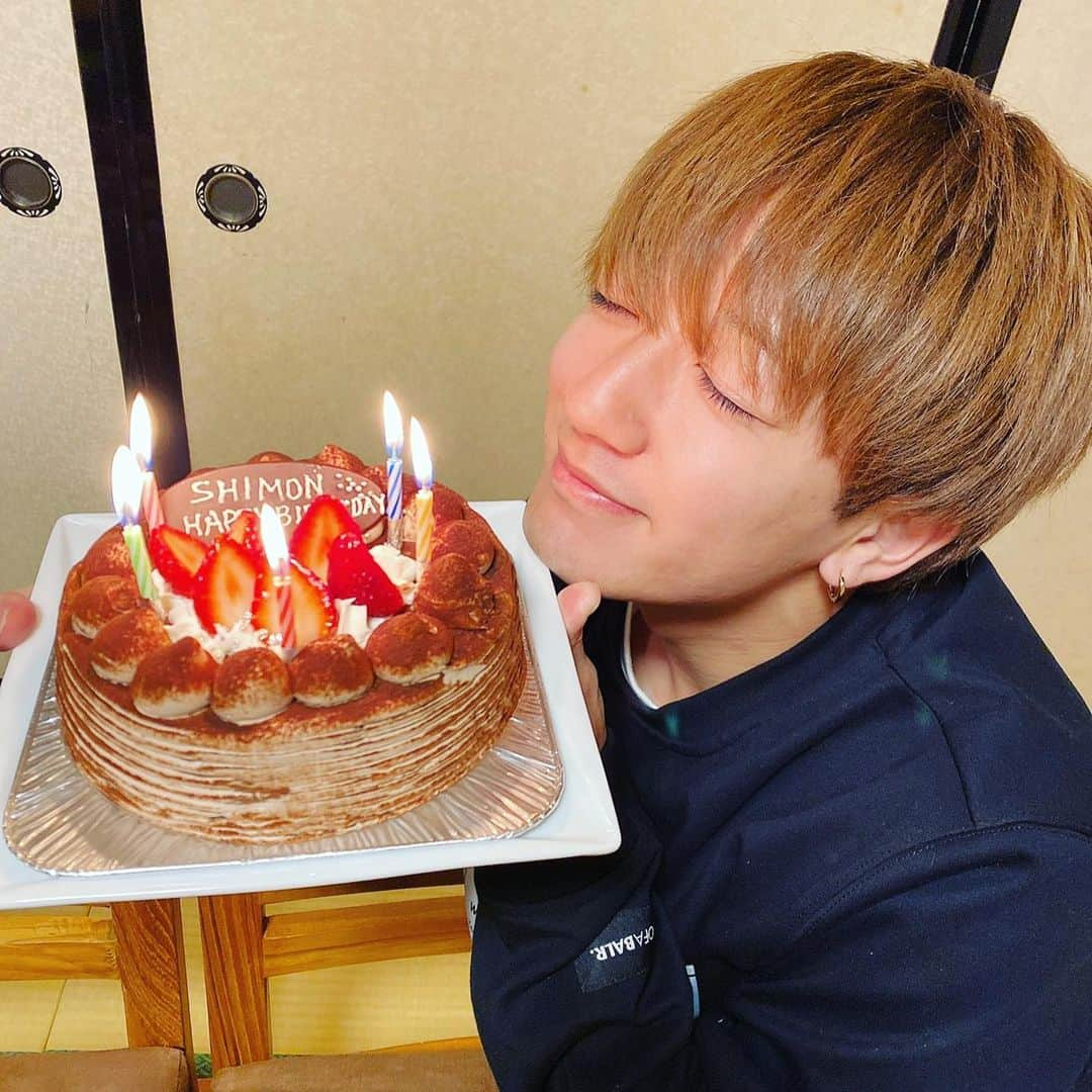 大倉士門さんのインスタグラム写真 - (大倉士門Instagram)「3月16日！ 誕生日迎えました。。🙋‍♂️🎉 あんなに若かった俺も28歳になりました。 しっぽりと歳を一つ重ねました。 今年もよろしくお願いします！ とりあえず、僕にも皆んなにも幸あれ！！👏🎁」3月16日 0時12分 - shimonsmile