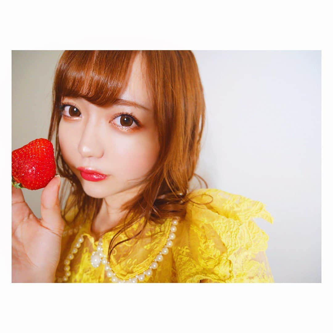 鎌田紘子さんのインスタグラム写真 - (鎌田紘子Instagram)「でかいちご  #苺　#春　#Spring」3月16日 0時36分 - hirokokamata12