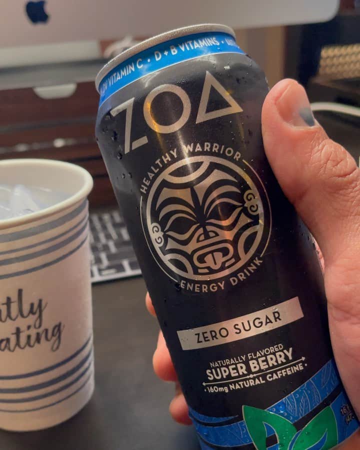 ドウェイン・ジョンソンのインスタグラム：「Currently caffeinating and shaving or “multi tasking” as the kids call it.   Enjoy your SUGAR FREE @zoaenergy💥 and have a PRODUCTIVE week.   Sip your ZO... now let’s GO!!!   #SugarFreeBaby  #ZOAEnergy  *LINK UP TOP 👆🏾👆🏾👆🏾 ZoaEnergy.Com」