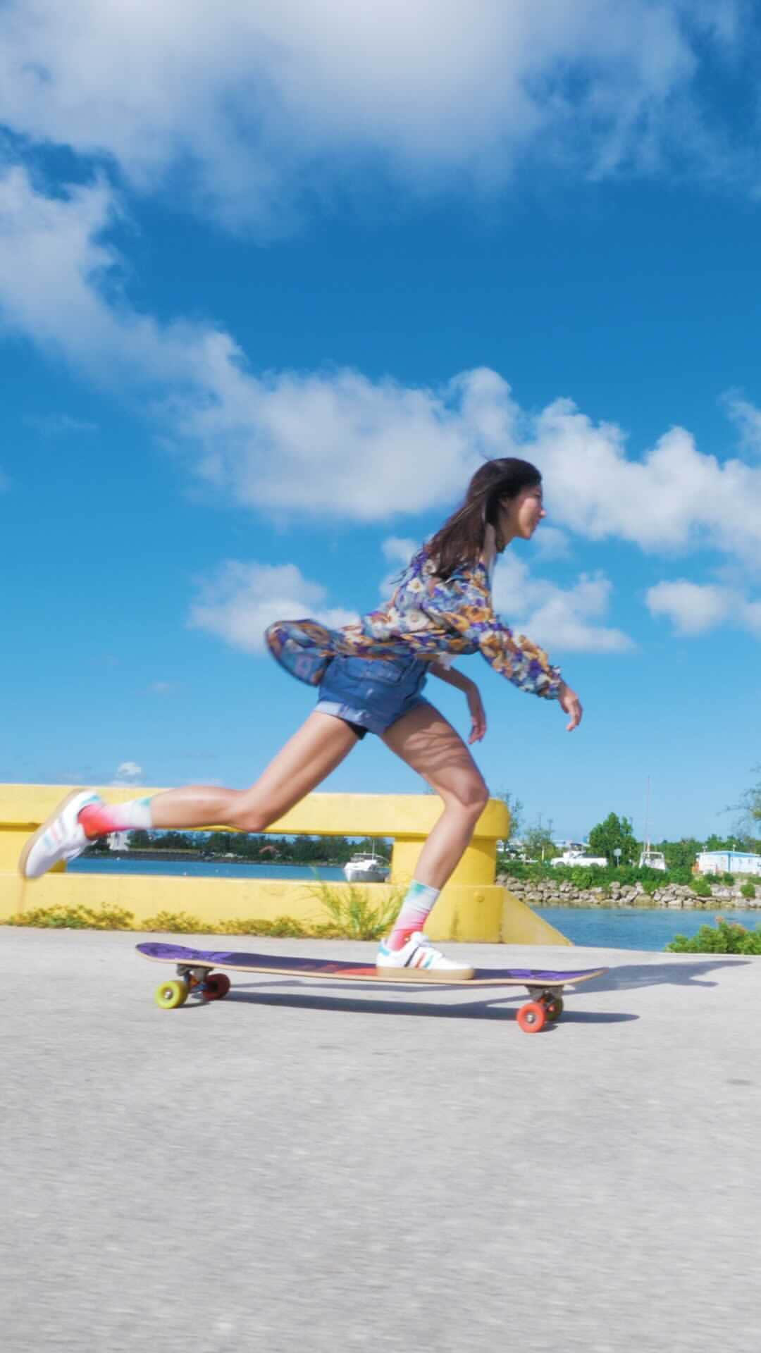 コ・ヒョジュのインスタグラム：「3years ago in Guam🏝  3년 전 괌에서 🏝 나 앞은 보면서 타니.? 나의 머리 미역과 얼굴 땀의 콜라보🙈🤷🏻‍♀️ Can I see.? It’s about my hair eyepatch 🙈🤷🏻‍♀️ #longboard #longboarddancing #longboarding #롱보드 #롱보드댄싱 #롱보더 #괌 #괌여행」