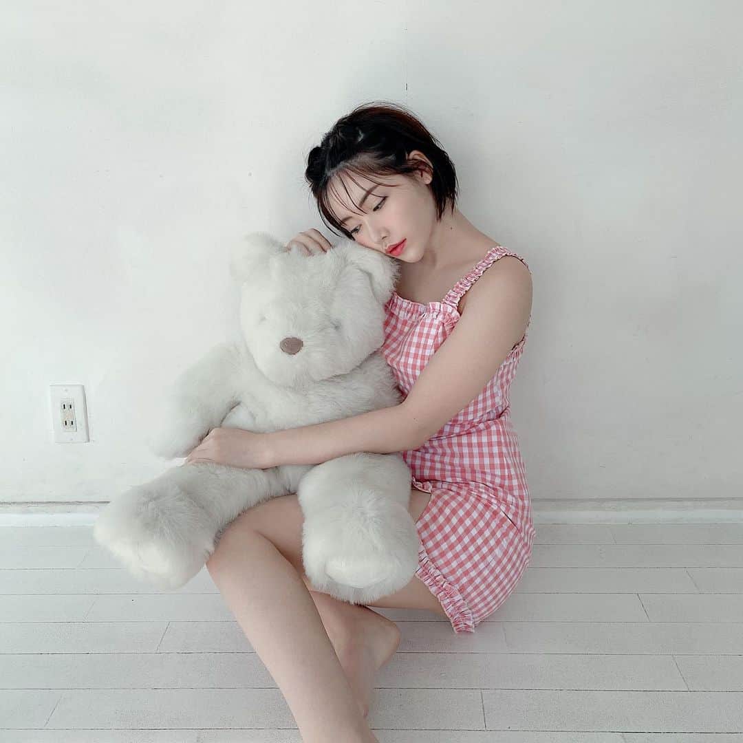 深田えいみさんのインスタグラム写真 - (深田えいみInstagram)「クマかわゆ🐻‍❄️🎈  #クマ#ぬいぐるみ#スタイルブック#フツーにえいみフツーのえいみ#ショートカット女子#深田えいみ」3月16日 14時33分 - eimi0318