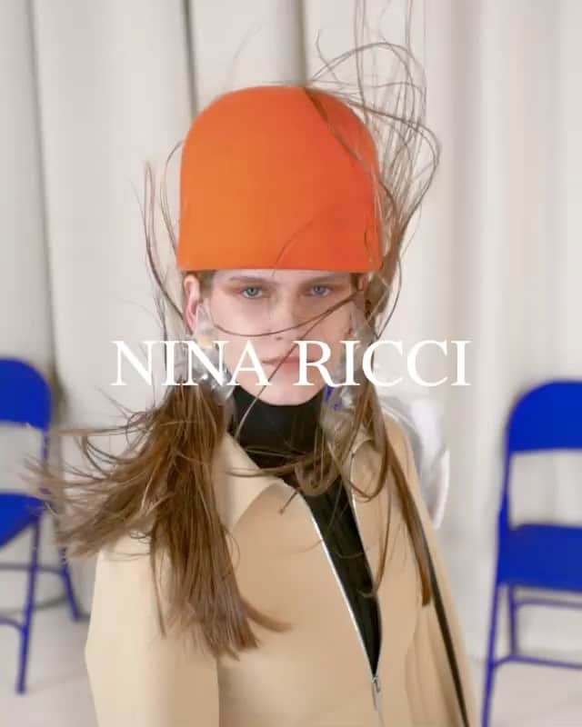 Taki Tanakaのインスタグラム：「格好いいね。　#LoveThisGirl  #ニナリッチ  #ninaricci  #repost @ninaricci ・・・ Past meets future in a heightened present Nina Ricci Fall-Winter 2021-22 digital show   Creative direction @lisiherrebrugh and @rushemybotter Direction, VFX, production @servicesgeneraux  DoP @hovighagop Music @studiofredericsanchez Styling @vanessareidofficial Creative advisor @benjamingrillon Casting direction @bitton @establishmentny Hair @yann_turchi Make-up @cecileparavina Nails @sally_derbali Models @aliridgway @assabaradjii @fien_maes @liankoster @ngozi_anene @nina.2z  #izastagram」