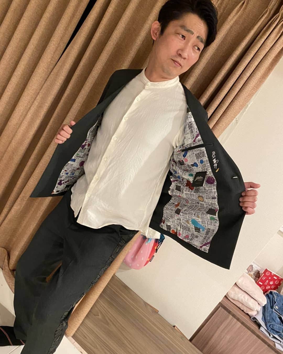 石田明さんのインスタグラム写真 - (石田明Instagram)「このスーツ、ジョジョですねん。岸辺露伴ですねん。かっこええ。  #psfa  #perfectsuitfactory」3月16日 14時40分 - nonstyle_ishida