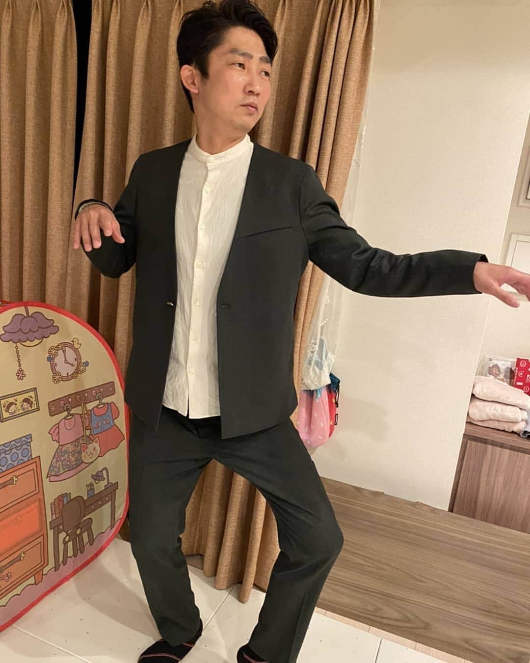 のインスタグラム：「このスーツ、ジョジョですねん。岸辺露伴ですねん。かっこええ。  #psfa  #perfectsuitfactory」