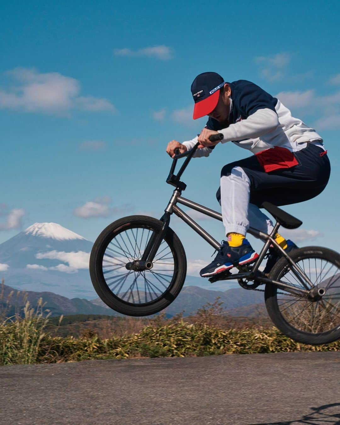 Polo Ralph Laurenさんのインスタグラム写真 - (Polo Ralph LaurenInstagram)「Timeless #PoloSport ‘90s motifs reappear in our latest #PoloRalphLauren collection.  Professional BMX rider and fashion creative @_M_a_r_c_o is featured in our classic Polo Sport Fleece Sweatshirt paired with our Polo Sport Hiking Pant and the Polo Sport Long-Bill Cap — both made with recycled materials.  Explore the full collection via the link in bio.    #PoloRLStyle」3月16日 5時58分 - poloralphlauren