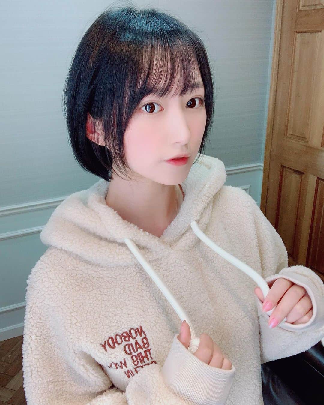 のインスタグラム：「おはよう また黒髪ショートになりました  #1日1川瀬」
