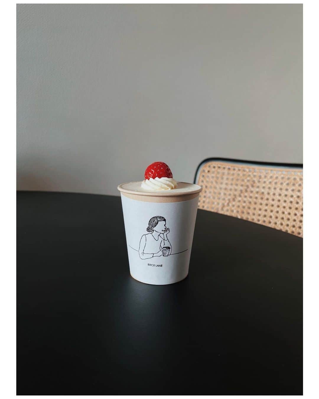 花楓のインスタグラム：「フワッフワを朝からペロリ。 カップにケーキて🥺🍰🥄  @irokawa1008 ありがとう🌼 @bricklane.setagaya」