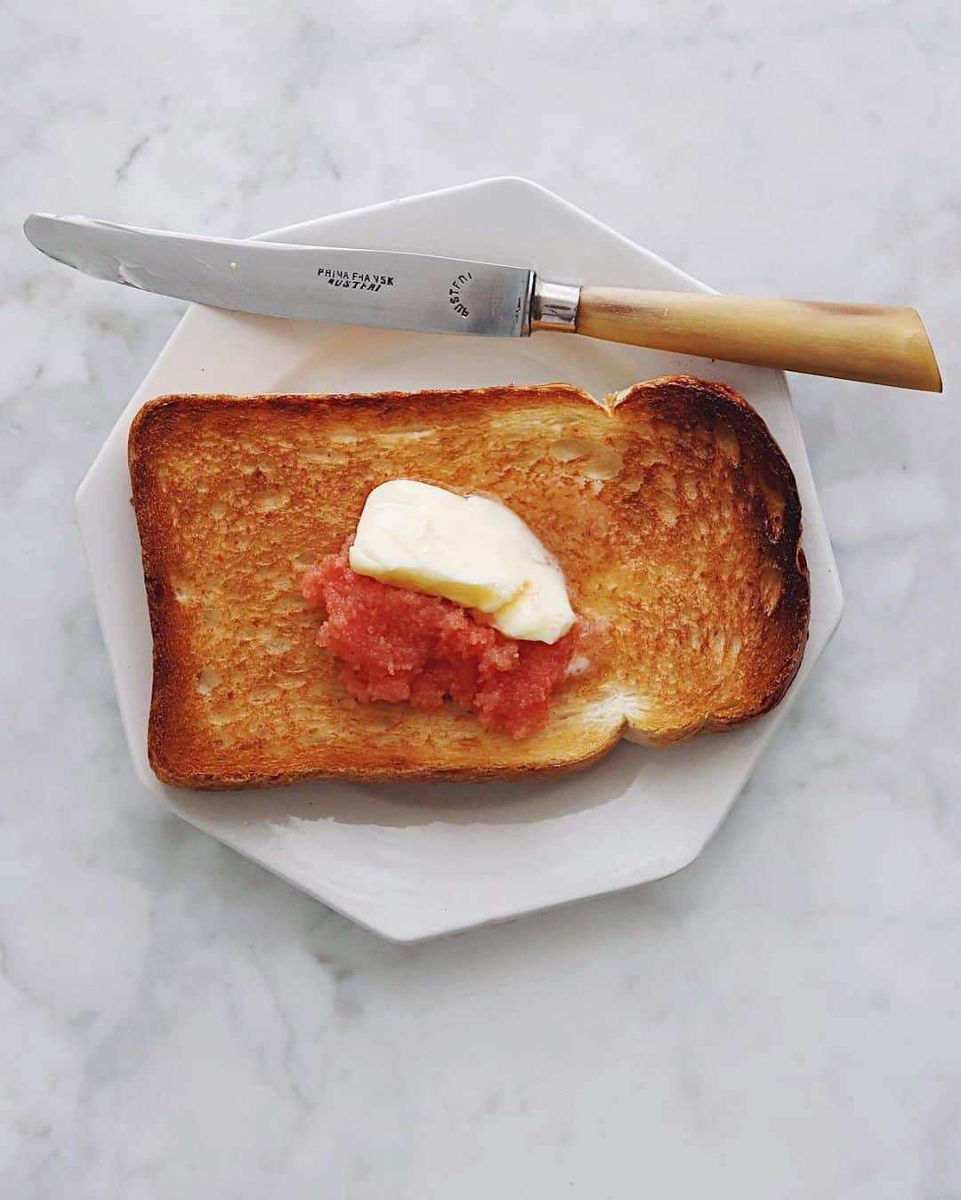 樋口正樹さんのインスタグラム写真 - (樋口正樹Instagram)「mentai butter toast . 今朝はイギリスパンを 香ばしくトーストして 明太子とバター塗った さくっとおいしい一枚。 . パンもアンデルセンの イギリスパン８枚切り。 ８枚全て食べたいほど 明太バター好きすぎる😋 @andersen_official_jp . . . #明太バター #明太子バター #明太子トースト #イギリスパン #トースト #山型パン #山食 #食パン #パンのある暮らし #パンのある生活 #パンスタグラム #パン大好き #アンデルセンイギリス #アンデルセン #アンデルセンのパン #ヒュッゲ #春のパンまつり #8枚切り #andersen #hygge #toast ##mentaiko #mentaikotoast」3月16日 7時44分 - higuccini