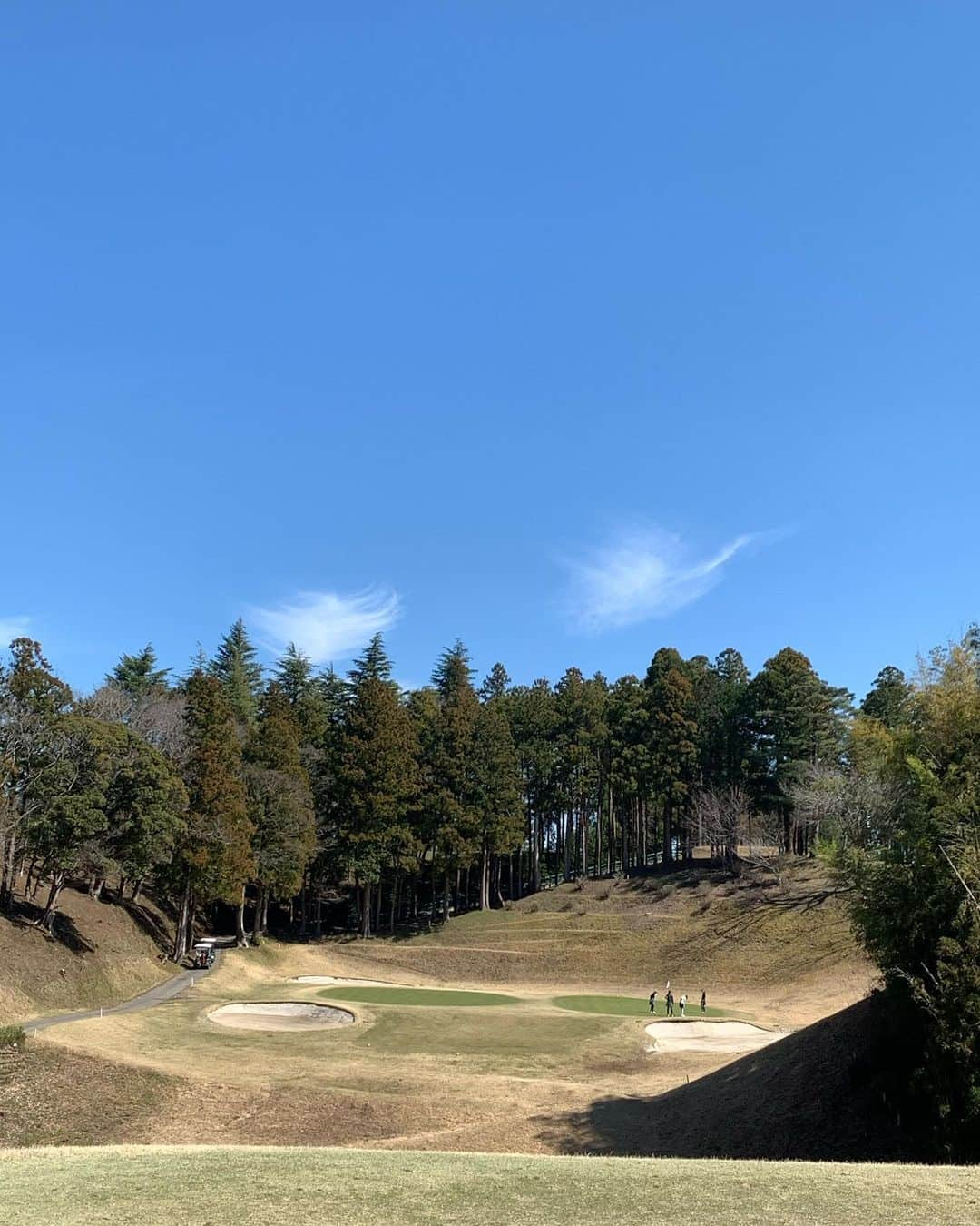 原史奈さんのインスタグラム写真 - (原史奈Instagram)「昨日はポカポカ陽気のゴルフ⛳️ 花粉たくさん飛んでいたけど春を感じたし 体も動くし楽しかった〜☺️ ただドライバーが不調。。。 あーレッスン行きたい‼️ #春ゴルフ #ポカポカ陽気 #ゴルフ日和 #ドライバー不調 #ザナショナルカントリー倶楽部千葉  ﻿﻿﻿﻿﻿﻿﻿#原史奈 #ゴルフ #ゴルフレッスン #ゴルフ女子#ゴルフ大好き #golf #ゴルフウエア #ゴルフコーデ #ゴルフグッズ #ゴルフ動画 #ping #ピン #ping女子 #gle2 #g410 #even #archivio #アルチビオ #cuartounited #instagolf」3月16日 8時22分 - fuminahara