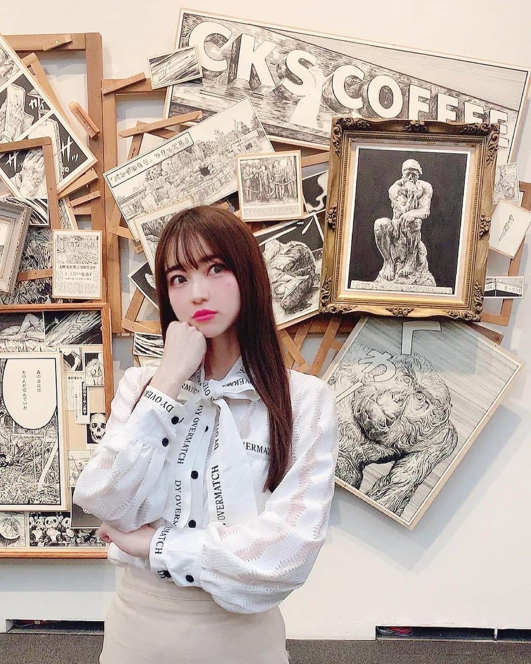 小越しほみさんのインスタグラム写真 - (小越しほみInstagram)「voca展2021🖼 ・ ・ ・ 現代アートって訳がわからなすぎて 何も伝わってこないものも多いけど voca展は表現したいものを感じれて楽しめた😌 ・ 1.2枚目のvoca賞の作品は会場でもやはり目立ってたし 視覚的にも面白くていいなと思った👁 ・ あとは4枚目の夥しい電線の絵の 暗さと繊細さと果てしない感じが特に好き。 ・ 闇深い作品惹かれがち🌘 ・ ・ ・ ・ ・ ・ ・ ※写真以外マスク着用してます。 ・ #voca展2021 #上野の森美術館 #voca展 #現代美術 #尾花賢一 #アート #art #pr #museum #美術館 #美術館巡り #美術館好き #美術館好きな人と繋がりたい #現代アート #stella_tokyo #ブラウス #ボウタイブラウス」3月16日 8時29分 - shihomi1129