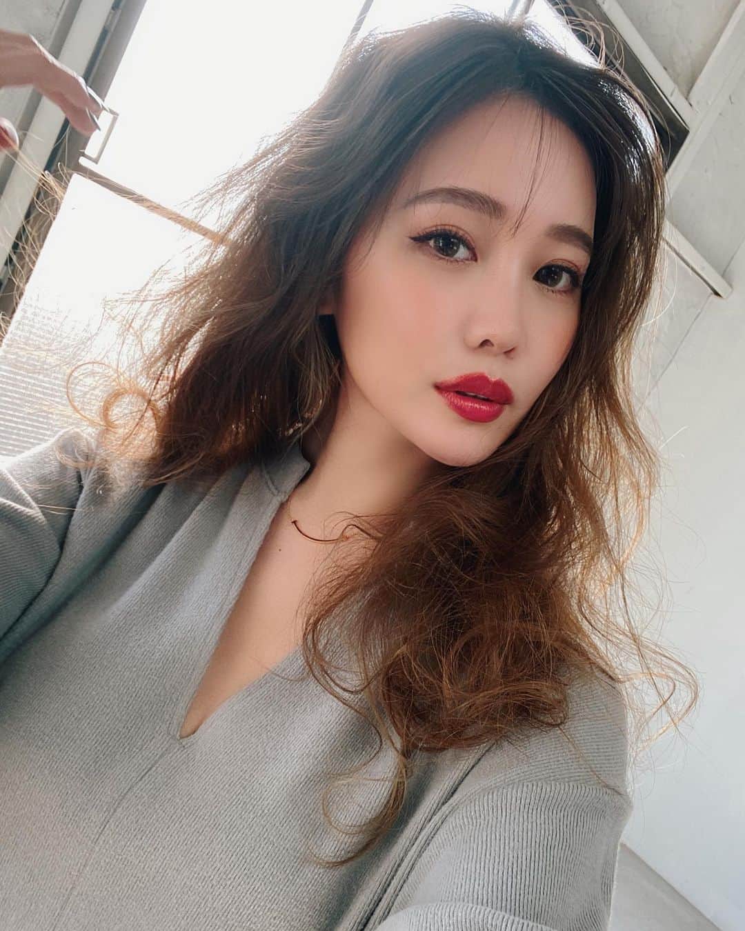 のインスタグラム：「久々濃いメイク💋」