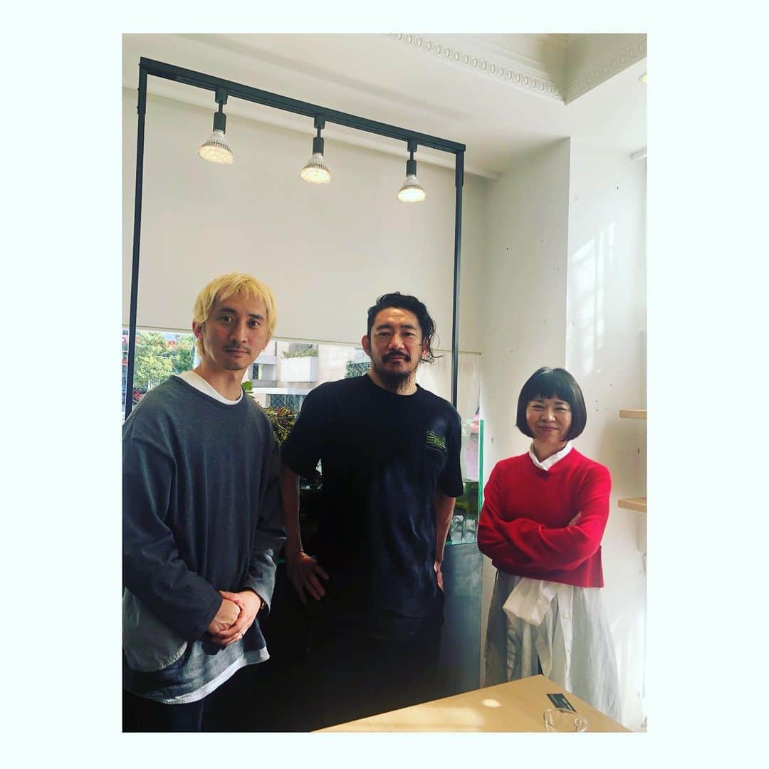 松浦美穂さんのインスタグラム写真 - (松浦美穂Instagram)「今回の「clean simple smart radio」のゲストは… ハードコアなPunk Band「Brahman」と、ケベック調のアコースティックBand「O.A.U」のボーカリストTOSH-LOWさん。 格闘技で鍛えた身体と精神力からの…ワイルドで激しい汗ダクのカリスマ「Brahman」と、とても優しく切ないO.A.Uの両面性…いや多面性を持つプライベートにも反映されたパパ弁当や子育て、そして幡ヶ谷再生大学の復興支援のNPO団体などなど…  是非お聴きください！  https://audee.jp/voice/show/28959  @oau.jp  @brahman.jp  @kaihikiji  @twiggytokyo  @twiggy.miho  @clean.simple.smart   #brahman #o.a.u #TOSHI-LOW #cleansimplesmartradio  #ラジオ #podcast」3月16日 10時24分 - twiggy_mihomatsuura