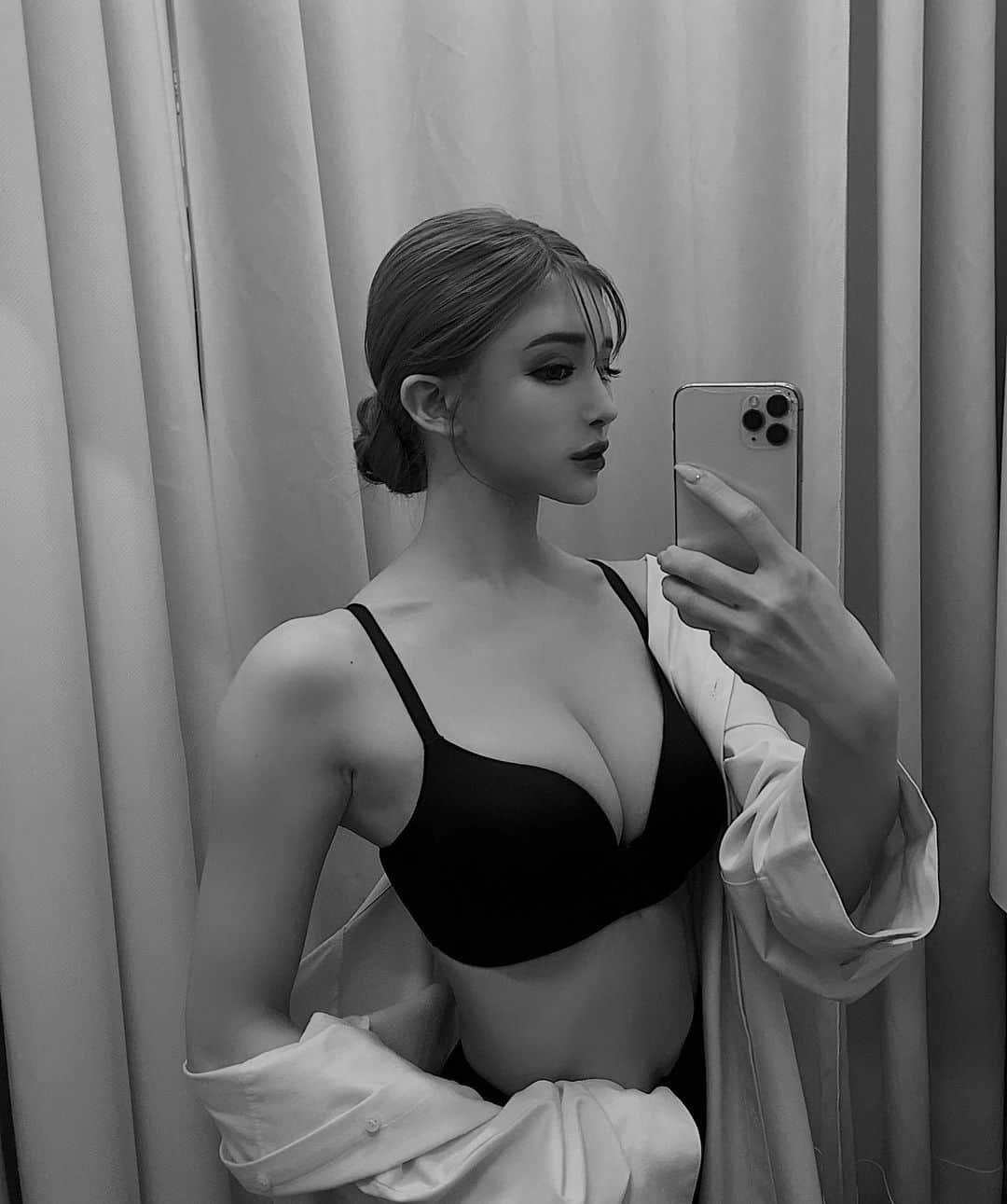 小原優花のインスタグラム：「昨日の撮影無事に終わりました！🥰✨ ありがとうございました🙇‍♀️❣️  冬の間、地道に筋トレしてたら肩と広背筋おおきくなってきた💪🏻🥺」