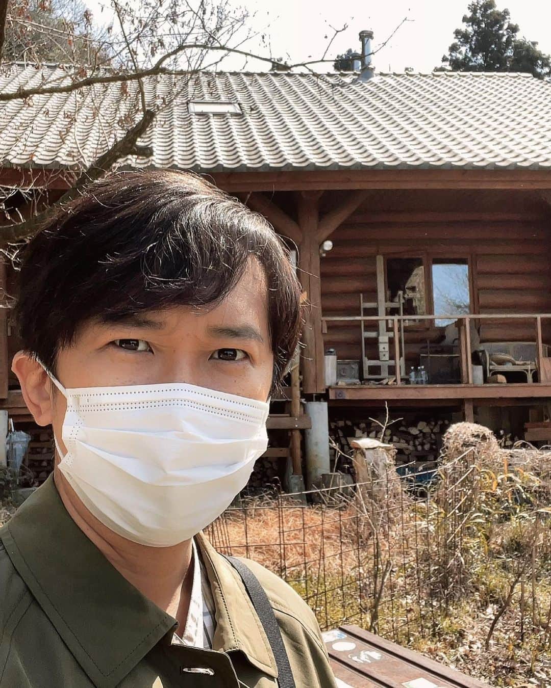 金子貴俊のインスタグラム：「ポカポカ気持ちの良いお天気の中ロケは最高だなぁー(^^) さて、今日も一日頑張りましょう💪」