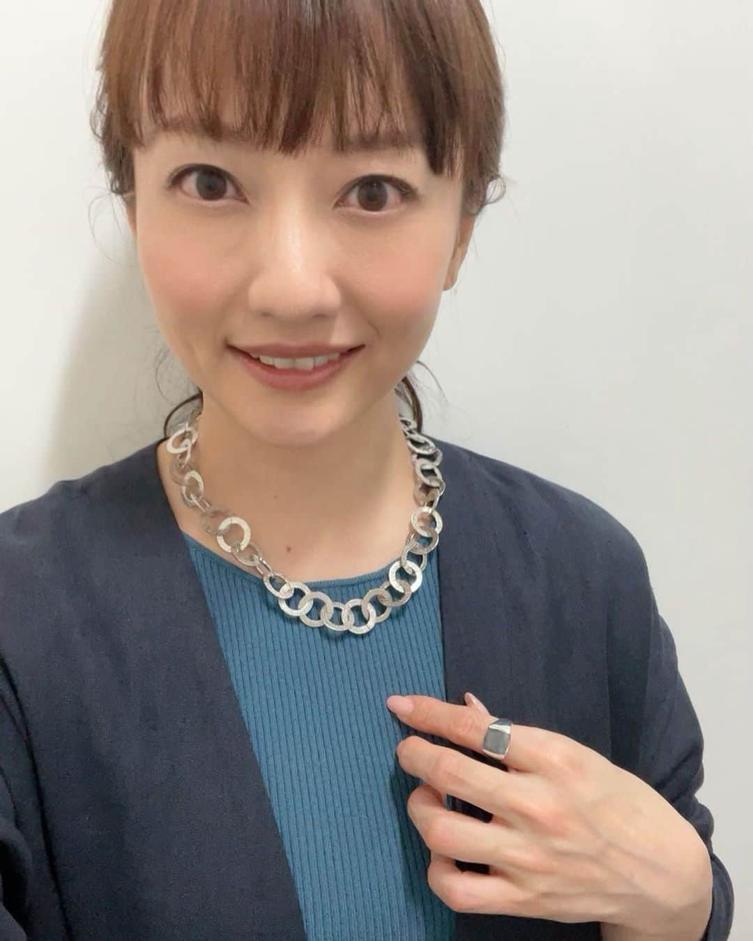 島本真衣さんのインスタグラム写真 - (島本真衣Instagram)「今日も見てくださった皆さん、ありがとうございました🤍  #oggi @oggi_mag  @sk_120  @good_morning_ex  #今日のコーデ  コート[共布ベルト付き]・パンツ LAUTRÉAMONT @lautreamont_insta  ニット uncrave @uncrave_official  靴 DIANA @dianashoespress  ネックレス ABISTE  @abiste_official  リング SILVER SPOON @silverspoononline  #テレビ朝日 #アナウンサー #島本真衣」3月16日 12時20分 - mai_shimamoto_ex