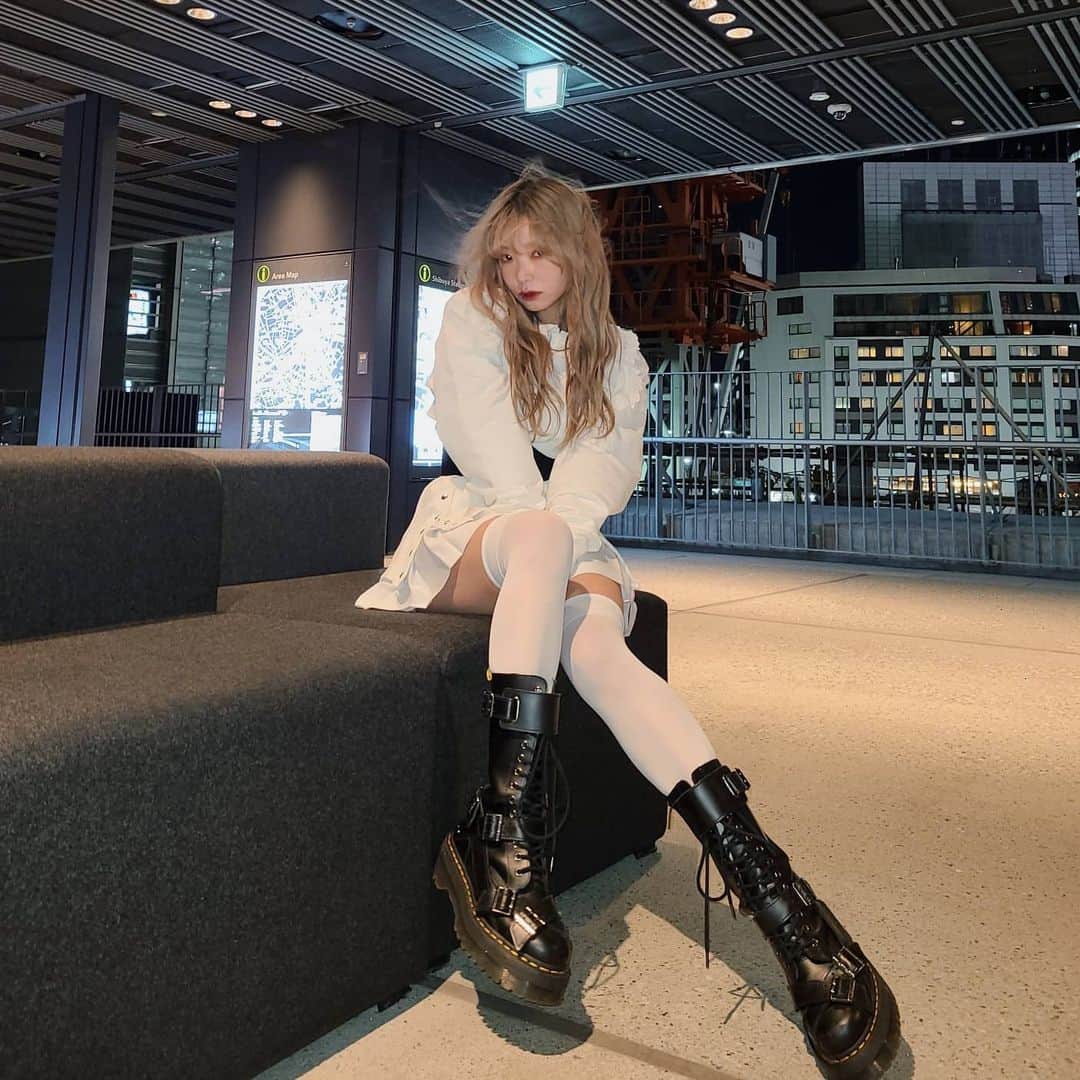 mam（まむ）のインスタグラム：「🤍白ニーソしか勝たん!!!!!🤍」