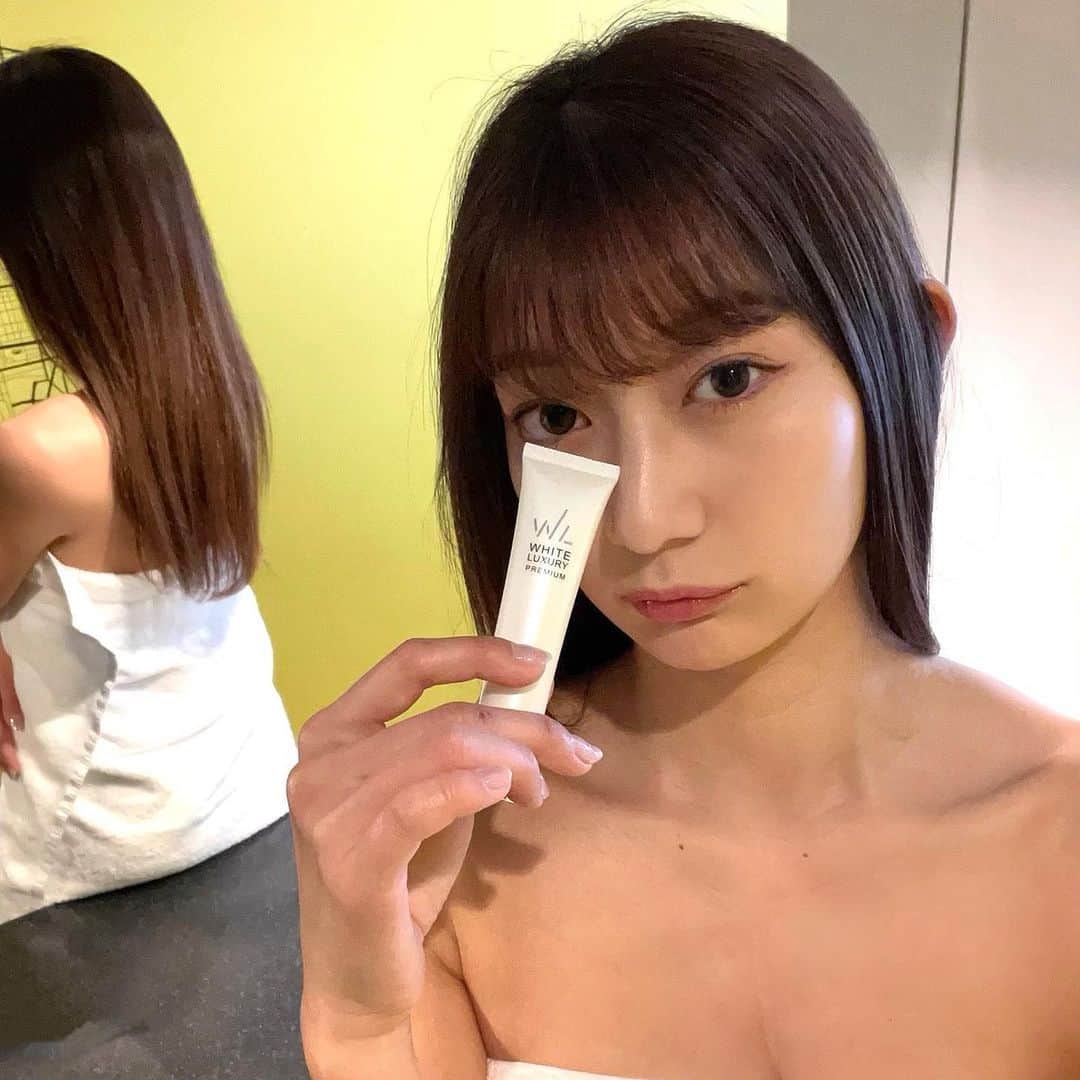 のインスタグラム：「🌼 . 最近使い始めた美白クリーム🤍ビタミンCで黒ずみ防止してくれて身体中どこにでも使えるから気になるところ全部に塗ってる。美容成分もたっぷりで肌の弱い方でも使えるらしい‪✌︎ 刺激物はいってないってかなり大事よね👀 . . #美容 #ホワイトラグジュアリープレミアム #pr」