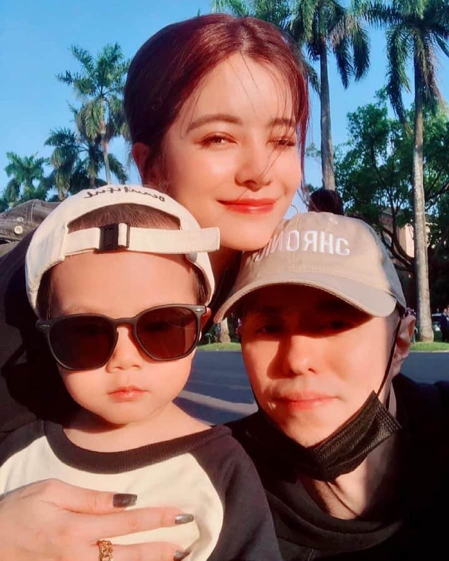林咖安（Lyla）のインスタグラム：「☀️🌟🍒🌴  難得有慈母照 還有老公本人入鏡😂  三月就是這兩位成員的生日月 健康平安快樂長大就好😆  #sunnyday  #birthdaymonth  #staysafeandhealthy」