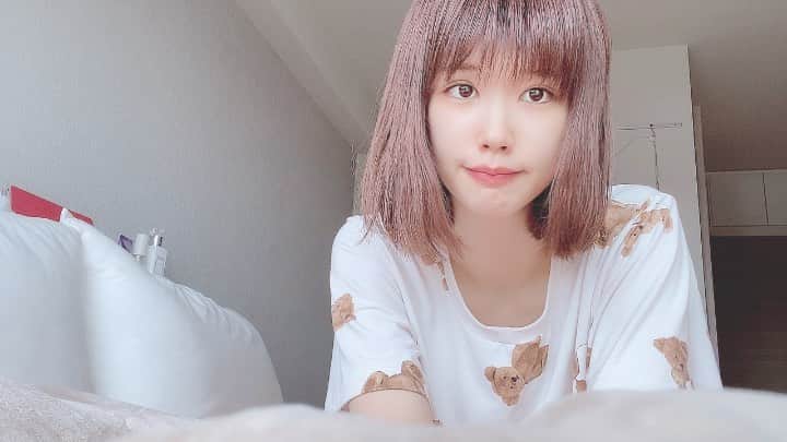 涼宮琴音のインスタグラム：「こっちにも載せておくね。 今日の動こっこ。 #すっぴん #ルームウェア #声帯が治らないよ」