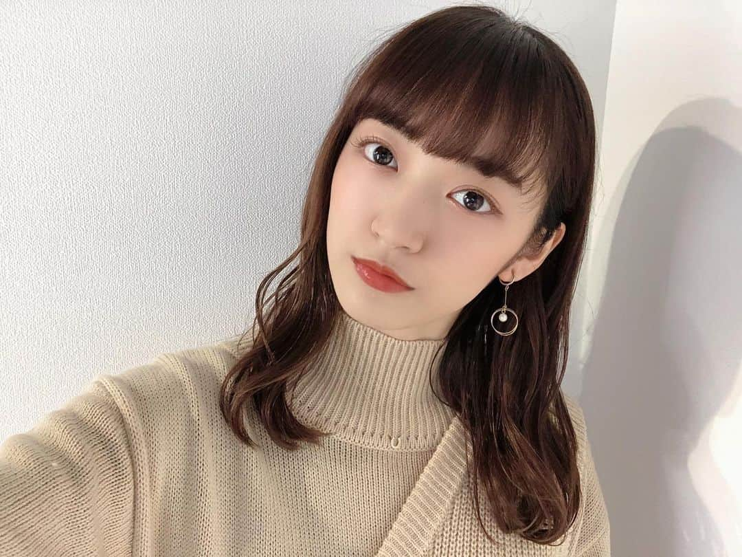 下村実生さんのインスタグラム写真 - (下村実生Instagram)「今日のYouTube「こつこつみきちゃんねる」で紹介したオレンジブラウンメイク🍊  ミニサイズコスメで🙆‍♀️ 特にリップの色が可愛くてお気に入りだよ〜♪  la peau de gem アイシャドウ 左:ブロンズ  右:コルク リップ オレンジブラウン  sopo カラーマスカラ グリッターブラウン  詳しくはYouTubeでチェックしてみてね！  #オレンジブラウンメイク #オレンジブラウン #ラポドゥジェム #lapeaudegem  #sopo #söpö」3月16日 22時35分 - miki_shimomura_