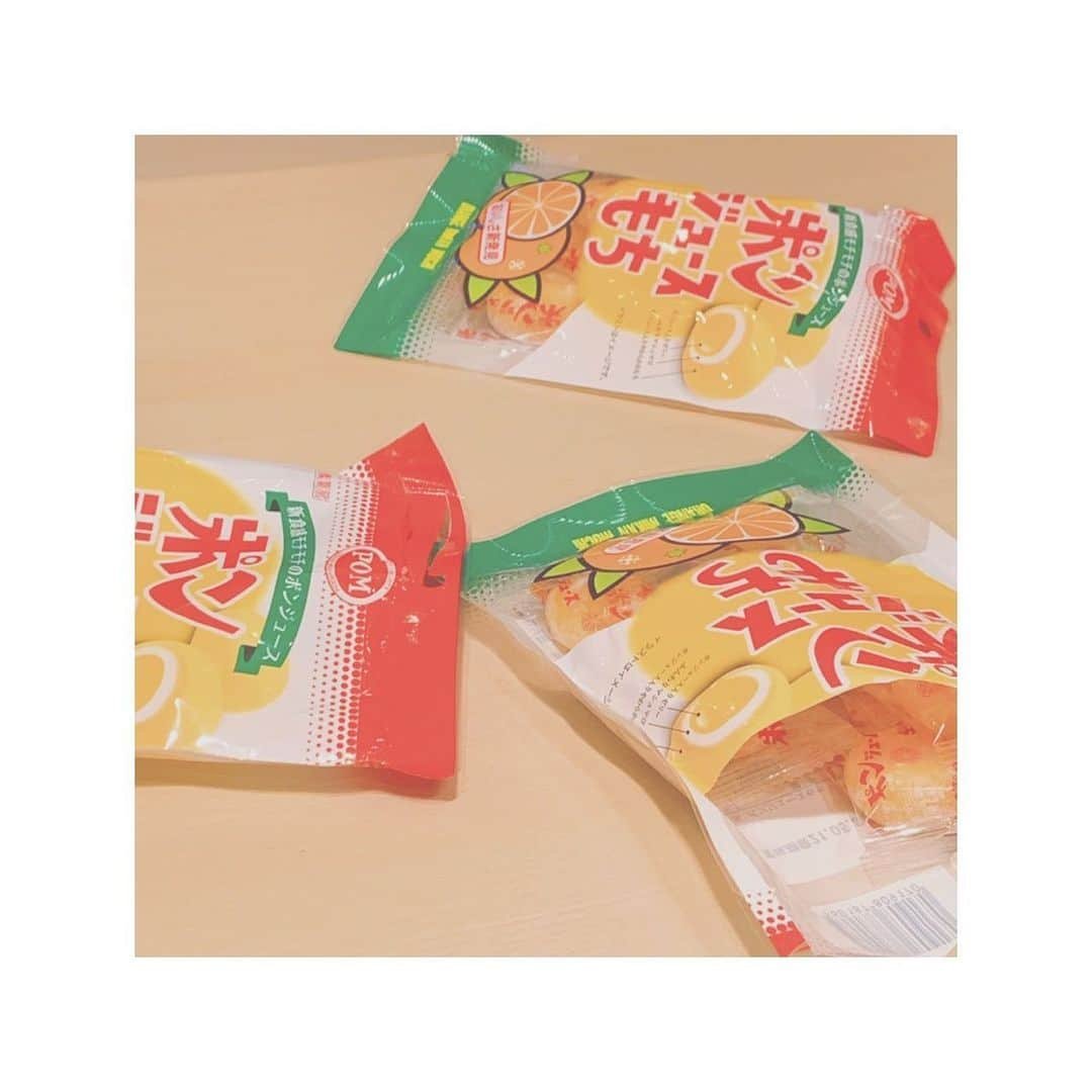 福島蘭世さんのインスタグラム写真 - (福島蘭世Instagram)「🍊﻿ 今日の現場でもらった 『ポンジュースもち』♡♡﻿ ﻿ ふわモチで美味しかった😘﻿ ﻿ ﻿ ﻿ ﻿ #ポンジュース  #ポンジュースもち」3月16日 22時37分 - ranze_fukushima