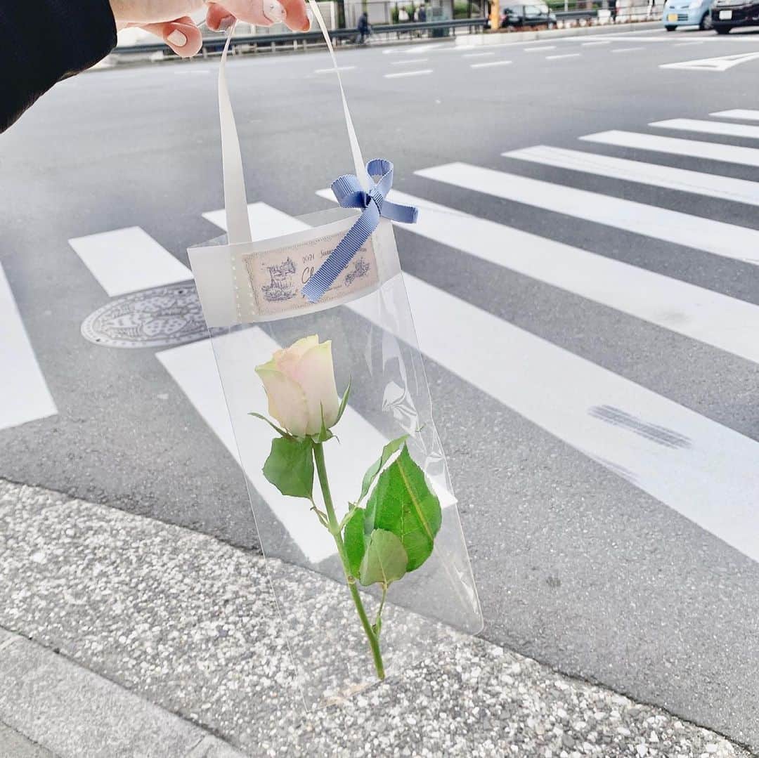 廣川奈々聖のインスタグラム：「🌹☁﻿ ﻿ ﻿ 先日お邪魔してきました﻿ ﻿ ラベンダーカラーの﻿ とっても素敵なワンピースをオーダーしたよ、、🐁﻿♡ ﻿ ﻿ ﻿ ﻿ ﻿ ﻿#展示会 #2021ss #fint」