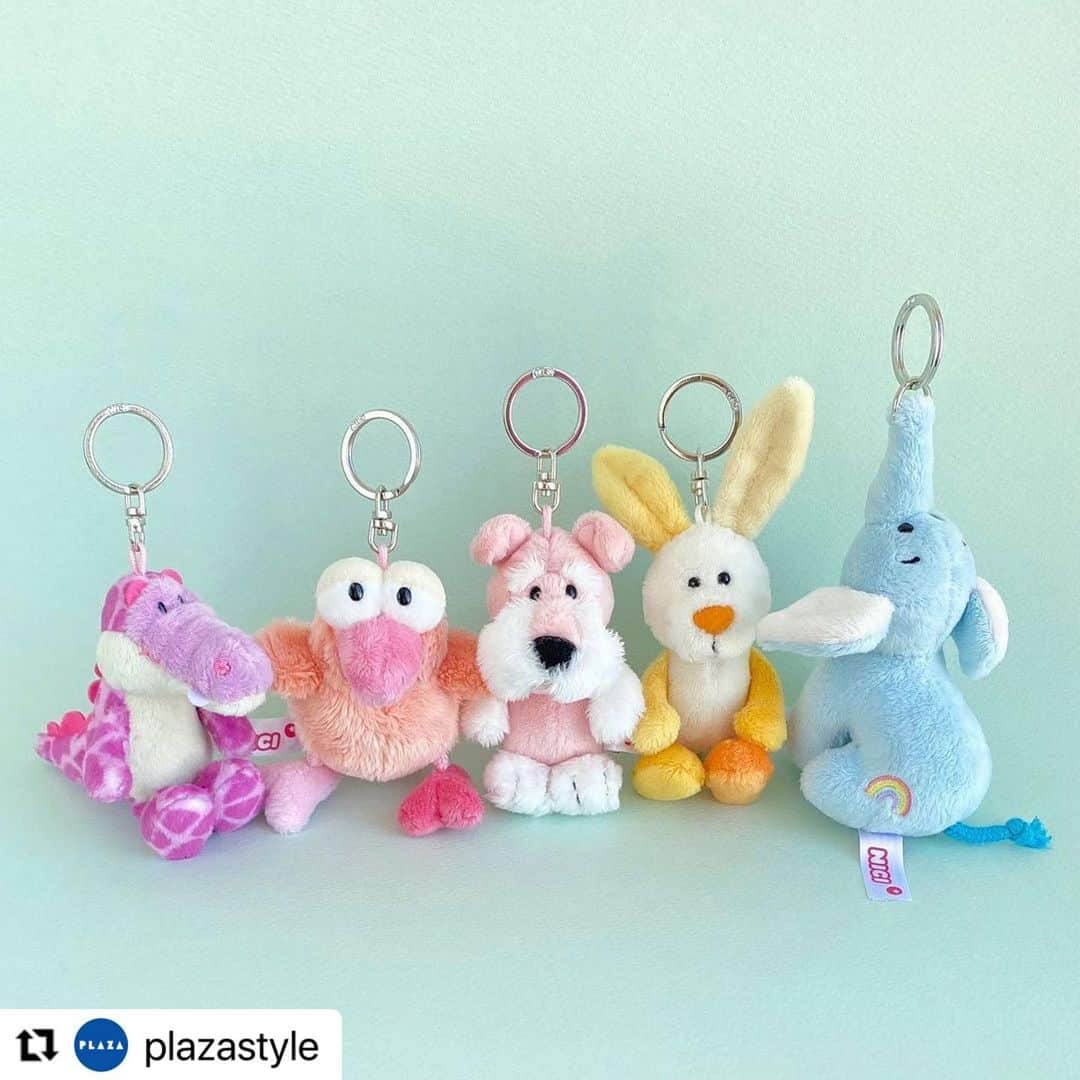 のインスタグラム：「. . 早く皆様にご案内したくてウズウズしてました😆！  是非 @plazastyle でチェックしてくださいね😊💕  🏃‍♀️🏃‍♀️🏃‍♀️💨  #Repost @plazastyle with @make_repost ・・・ PLAZA・MINiPLA限定アイテム❤️NICIのキーリングに、カラフルなペールトーンのアニマルが仲間入り💕おしりの小さなレインボーの刺しゅうがワンポイントです🌈🌟  NICI キーリング パープルワニ/オレンジハチドリ/ピンクシュナウザー/イエローラビット/エレファントブルー 各¥1,210(税込)  #NICI #ニキ #キーリング #ビーンバッグ #PLAZA限定 #PLAZA #プラザ  @plazastyle @nici_japan」