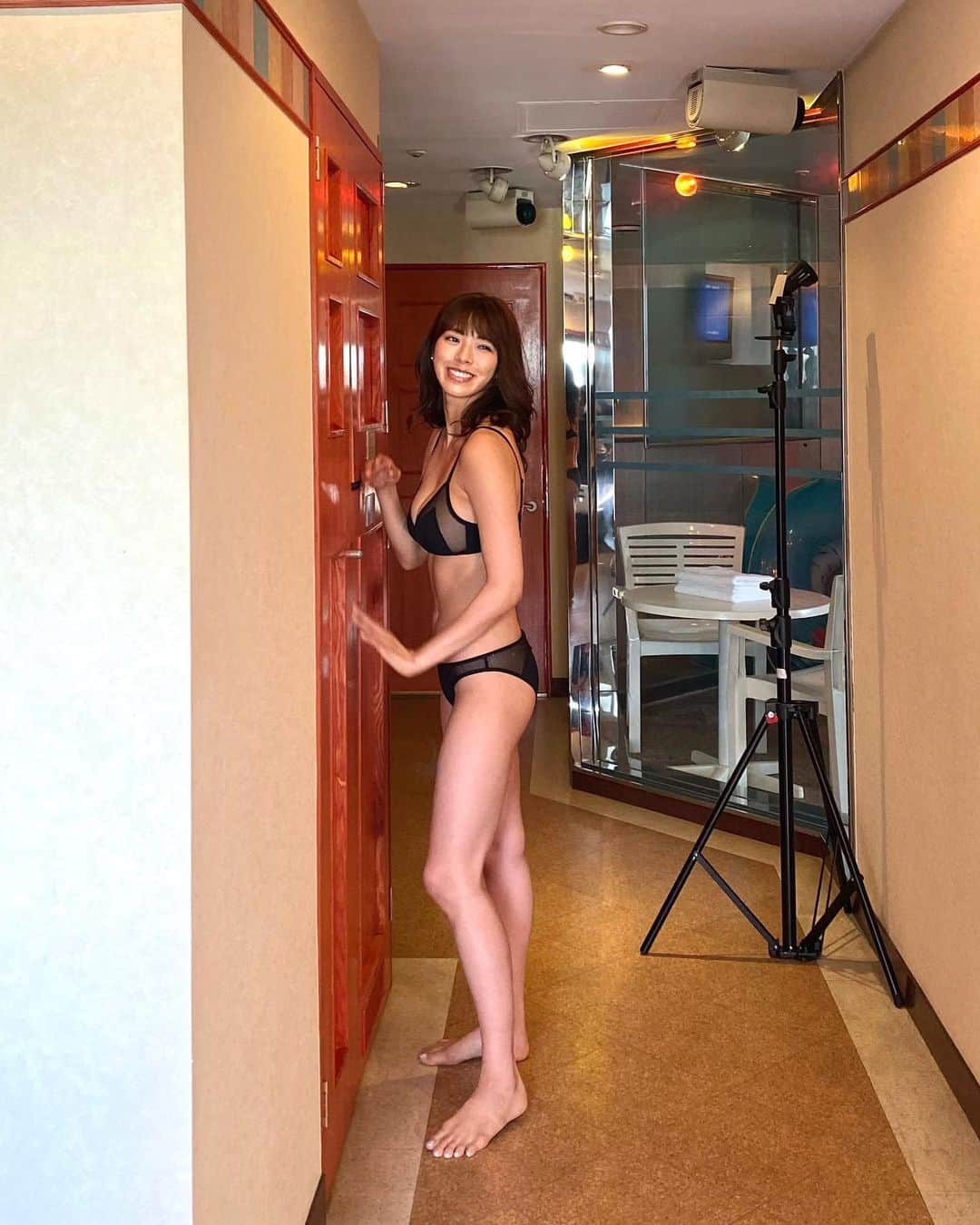 わちみなみのインスタグラム：「今日は私がすっごく楽しみにしていた﻿ SPA!の発売日です✨✨﻿ ﻿ 初のグラビアン魂！﻿ みうらじゅんさんとリリーフランキーさんに﻿ みて、コメントして頂けると思うだけで嬉しくて胸が熱くなります！！﻿ ﻿ 三浦憲治さんとの撮影は﻿ 夢みたいな時間でした😭﻿ お写真いきいきしていて、﻿ みずみずしく、、またお会いしたい！﻿ ﻿ ふふ　久しぶりのSPA!登場うれしいなあ！！ すでに何回も読み直してるの！！ ありがたいお言葉の連続ですっ！！ ﻿ ﻿ 🌸ファーストトレーディングカード﻿ 予約受付中﻿ https://horipro-shop.com/products/detail/654﻿ ﻿ ﻿ 🕊発売記念イベント予約受付中です。﻿ ﻿ https://tic.jp/html/user_data/Wachi_event_info﻿ ﻿ 4月24日　18時〜秋葉原ソフマップ﻿ 4月25日　12時〜神保町書泉グランデ﻿ 　　　　　17時30分〜ミントポニーランド名古屋﻿ ﻿ #オフショット　#SPA!﻿ #写真　#グラビア﻿ #カメラマン #グラビア﻿ #トレカ﻿ #わちみなみ」