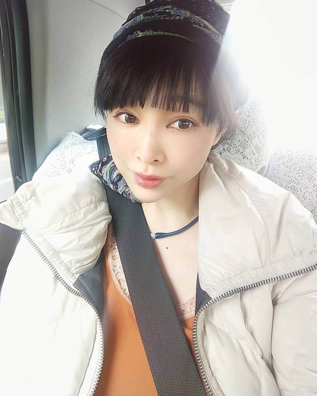 松坂南さんのインスタグラム写真 - (松坂南Instagram)「この日も移動中～🎵  #グラドル自画撮り部  #model #selfie  #美肌 #白肌」3月16日 23時47分 - minami_matsuzaka