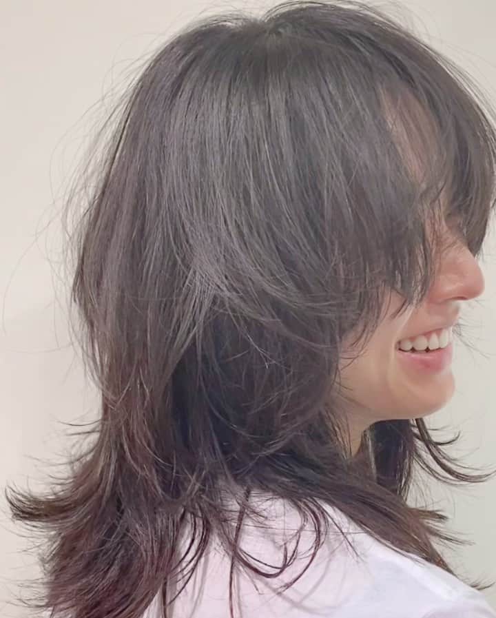牧野紗弥さんのインスタグラム写真 - (牧野紗弥Instagram)「しばらくぶりの投稿になってしまいました😂 @roraima.daikanyama で服部さんにヘアカットしてもらいました❤︎ 今回はトップを短めに、前髪も真ん中だけ少し短く✂︎ 抜け感を意識👀 32mmのコテがオススメみたいです👋🏻 出来るかなーー😂😂😂 服部さん、いつもありがとうございます💕」3月16日 15時05分 - makinosaya