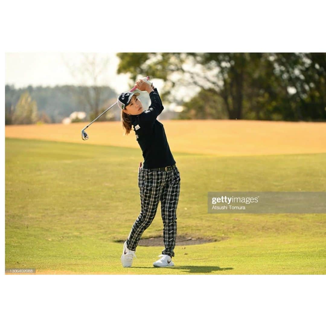 上田桃子のインスタグラム：「明治安田生命レディスヨコハマタイヤゴルフトーナメント⛳️ 今年は無観客試合で少し残念でしたが、 関係者の皆さま、開催してくださり本当にありがとうございました‼️  久しぶりの高知で 毎日カツオを食べて英気を養いましたが、凡ミス多しでした。 やはり、流れが悪くなってしまったのは初日も、２日目も12番ホールからでした。 悔しい。。。  でも、3日目は12番ホールバーディーでリベンジしたったぜ🔥  切り替えて、3戦目頑張ります🔥🔥🔥 応援ありがとうございました🥰  #2021 #明治安田生命レディス #ヨコハマタイヤゴルフトーナメント  #高知 #たっすいがはいかんぜよ」