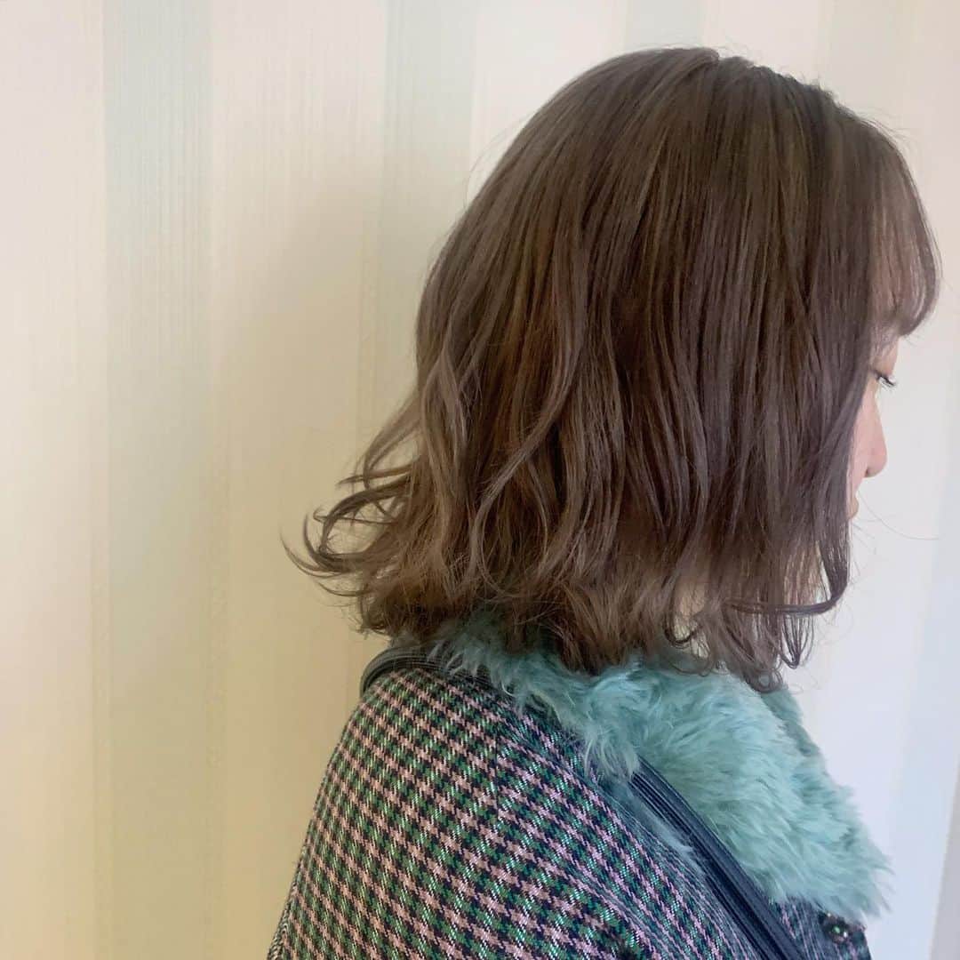 NANA HOSOYAさんのインスタグラム写真 - (NANA HOSOYAInstagram)「@megkyun 🤍🤍🤍 根本をブリーチリタッチして、ベージュカラーに。 外国人の地毛のような、色味を出さないベージュ🤍🤍ありがとうございました♡」3月16日 16時03分 - nana_hair_tokyo