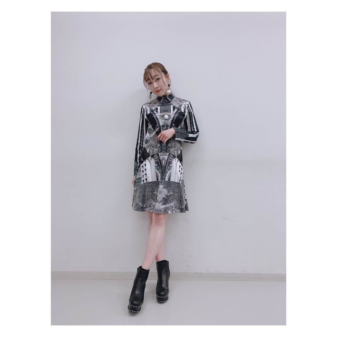 のインスタグラム：「My styling work for @akarisuda  おとついのMリーグ  シュッと💥  #須田亜香里 #Mリーグ #衣装」