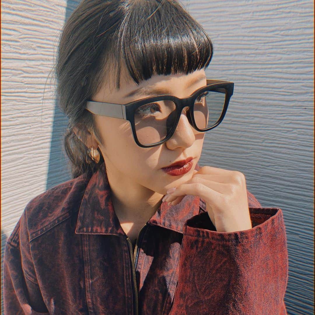 のインスタグラム：「ワインレッドにゴールドは私的無敵セット✨❤️」