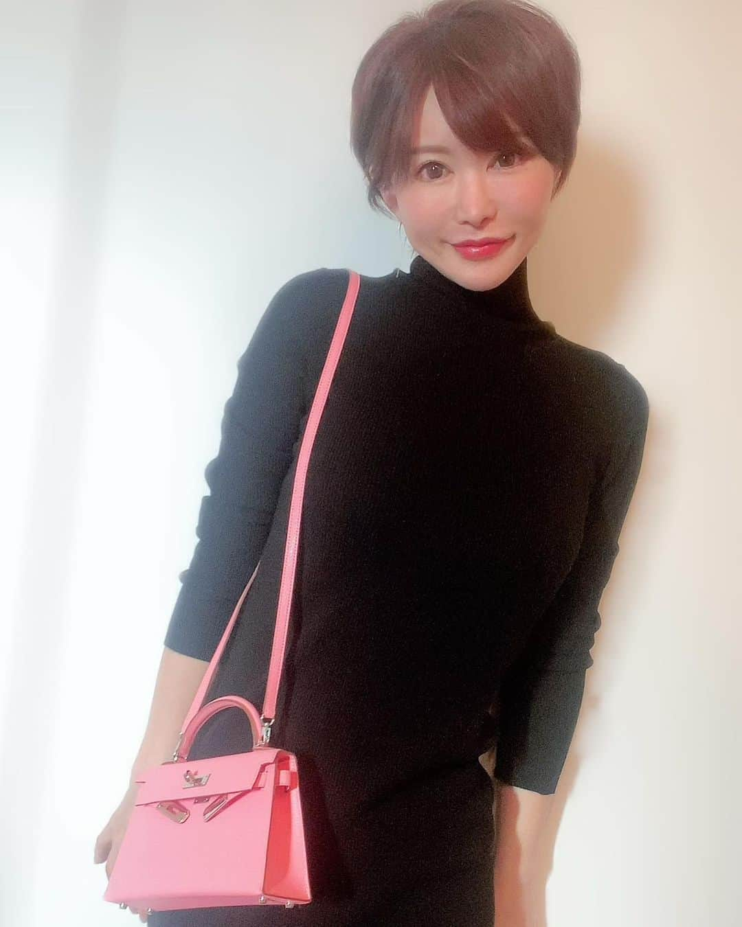 里美ゆりあさんのインスタグラム写真 - (里美ゆりあInstagram)「🌸🌸🌸  #アパレル #mensfashion  #アイテム #打ち合わせ #pink #hermes  #Kelly #Kellymini #エルメス #ケリー #ケリーミニドゥ  #バーキン」3月16日 16時56分 - satomiyuria